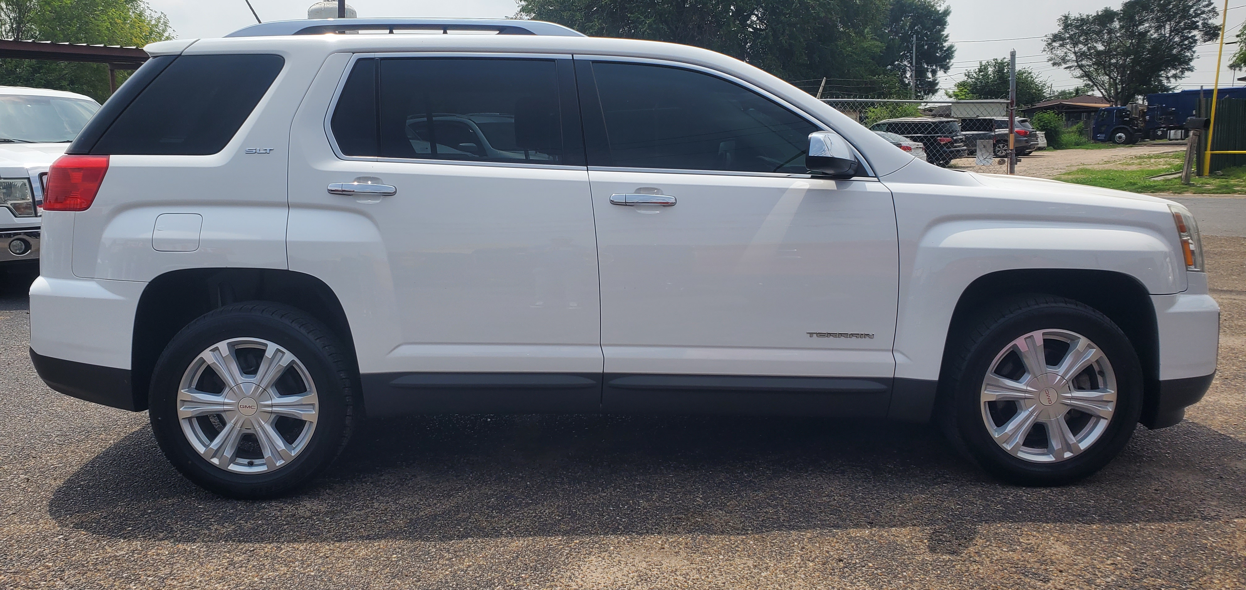 Vehicle photo 5