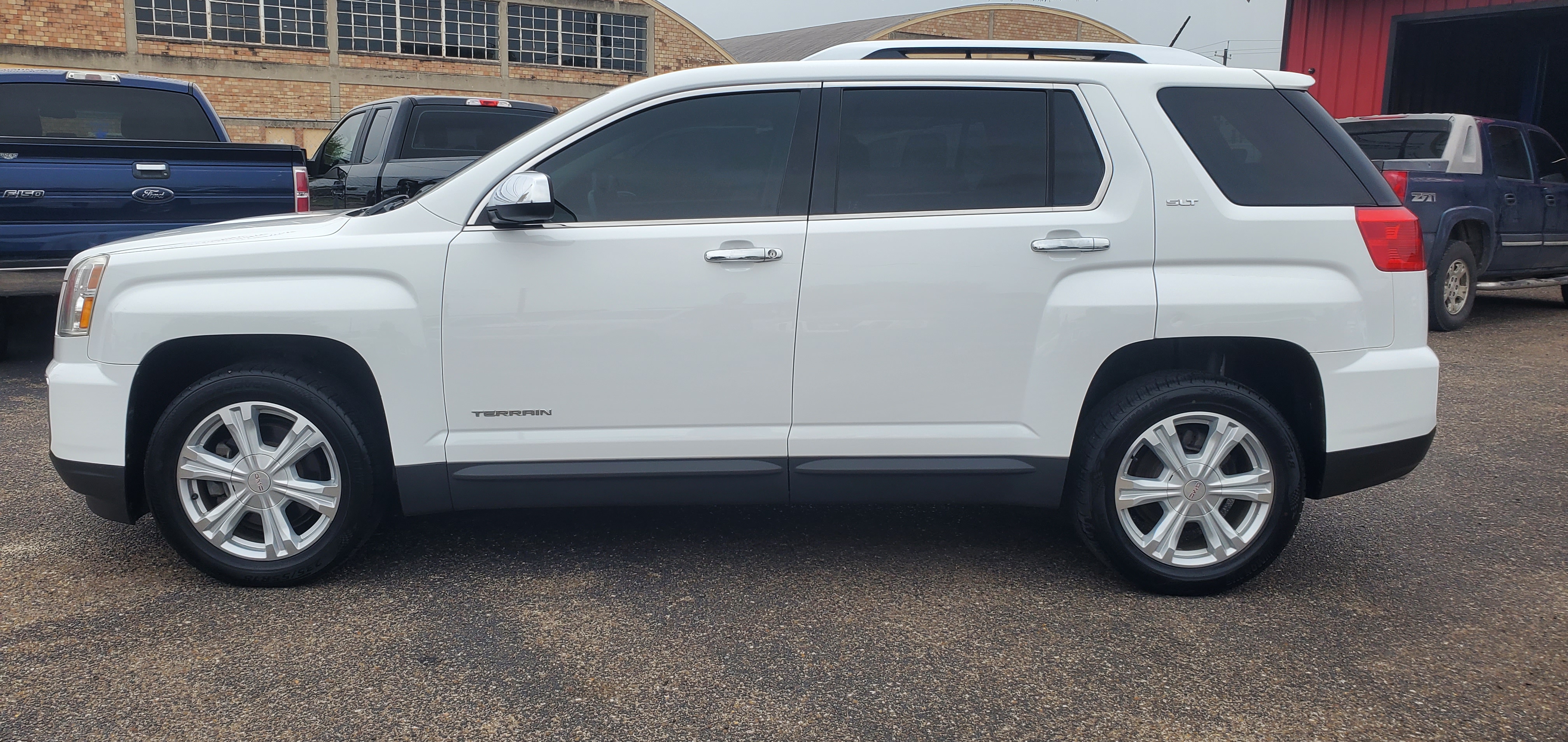 Vehicle photo 6