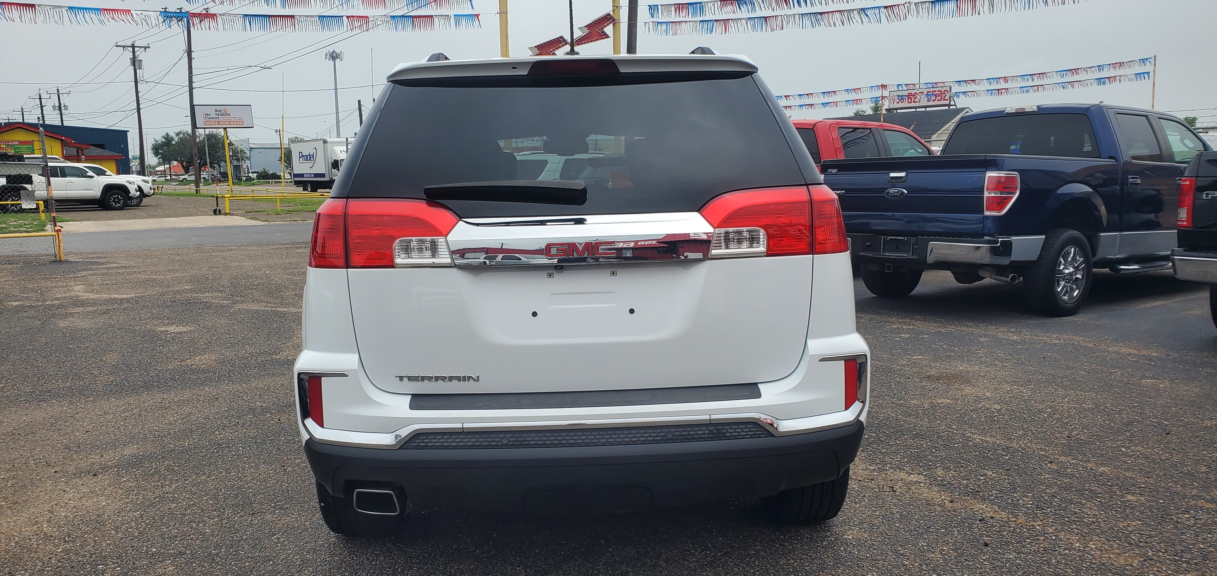 Vehicle photo 14