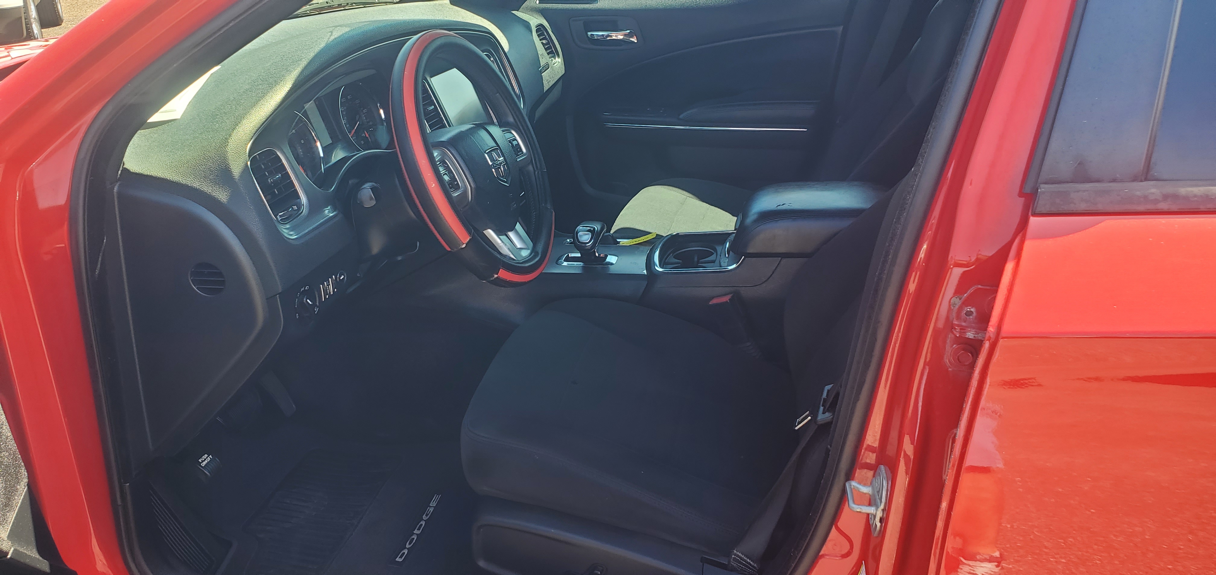 Vehicle photo 14