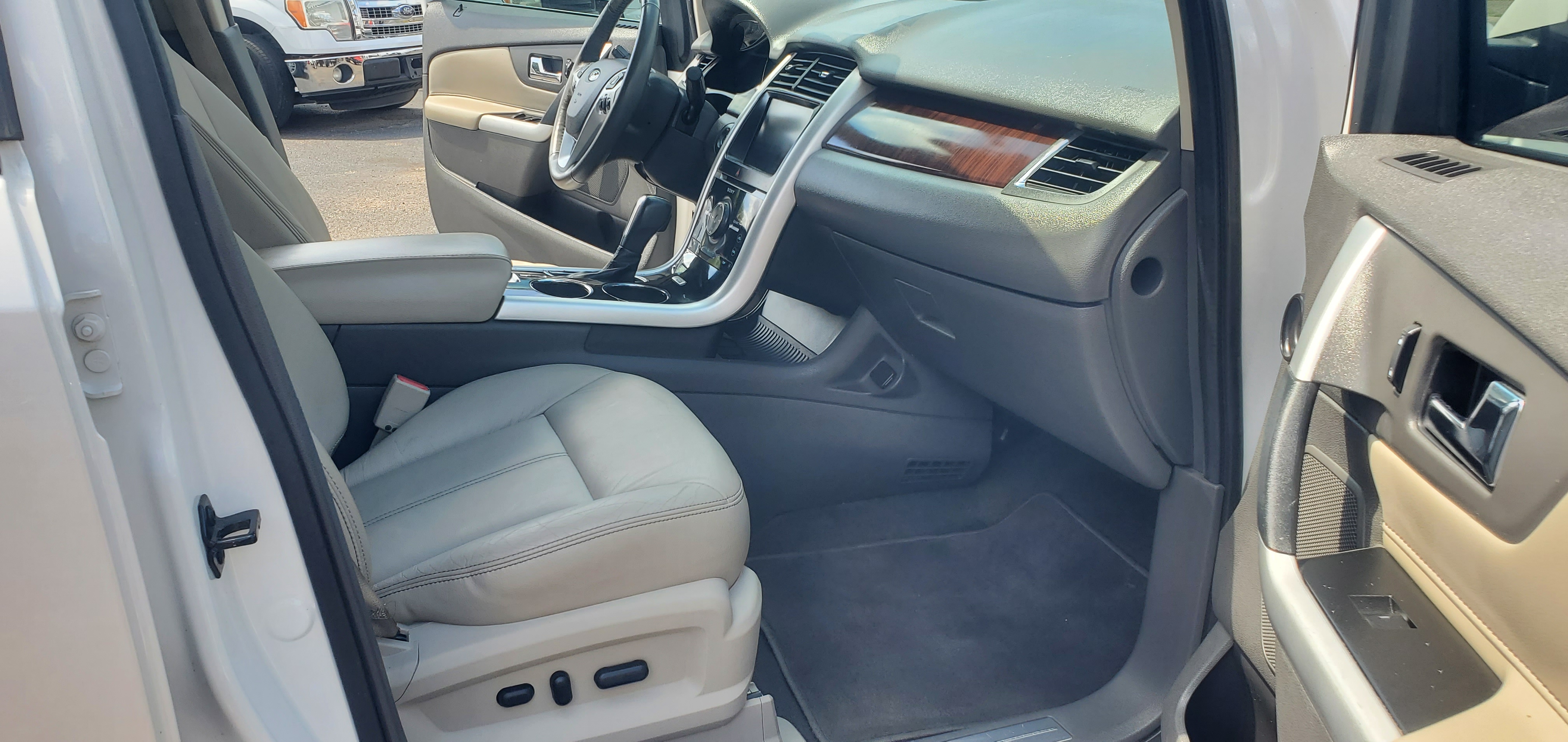 Vehicle photo 5