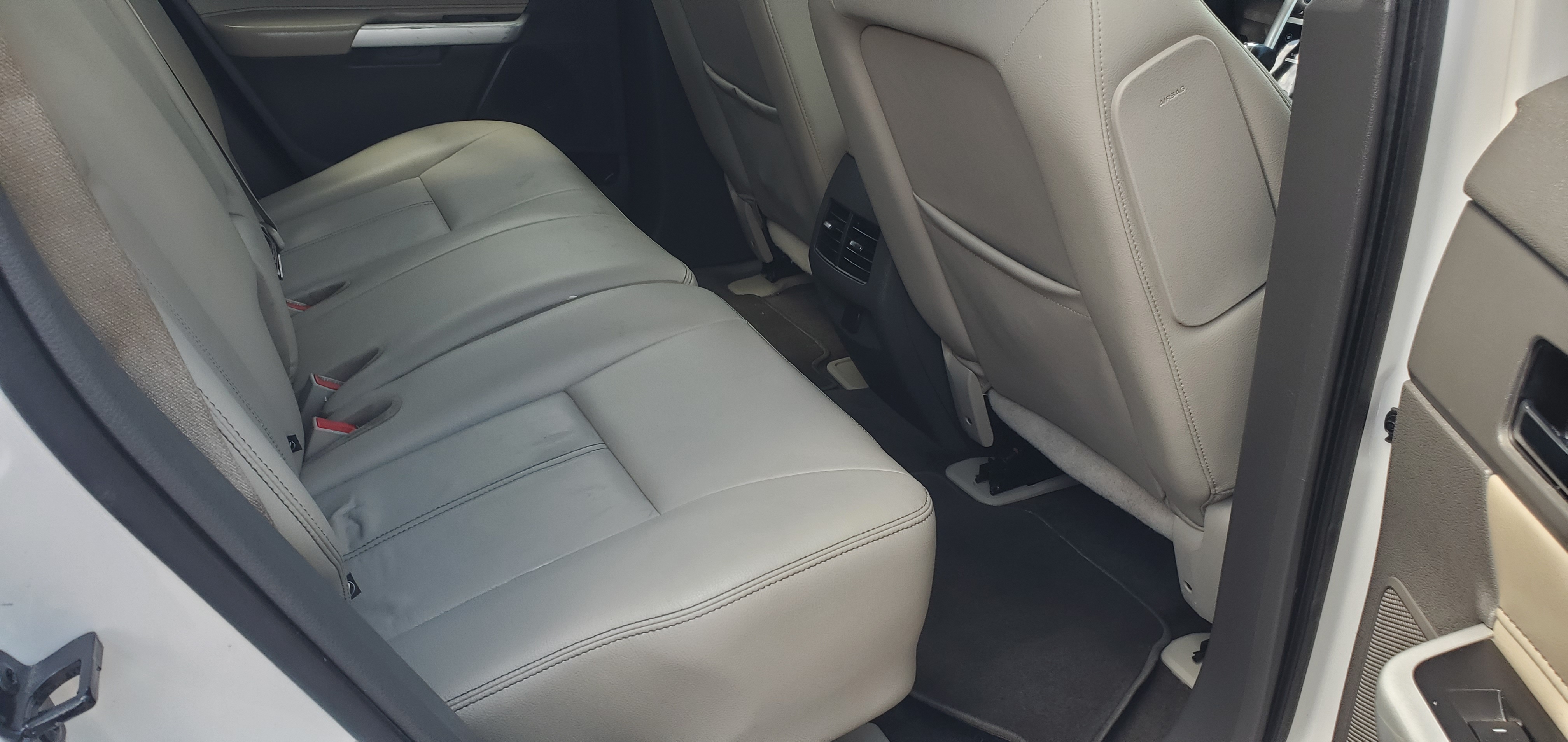 Vehicle photo 7