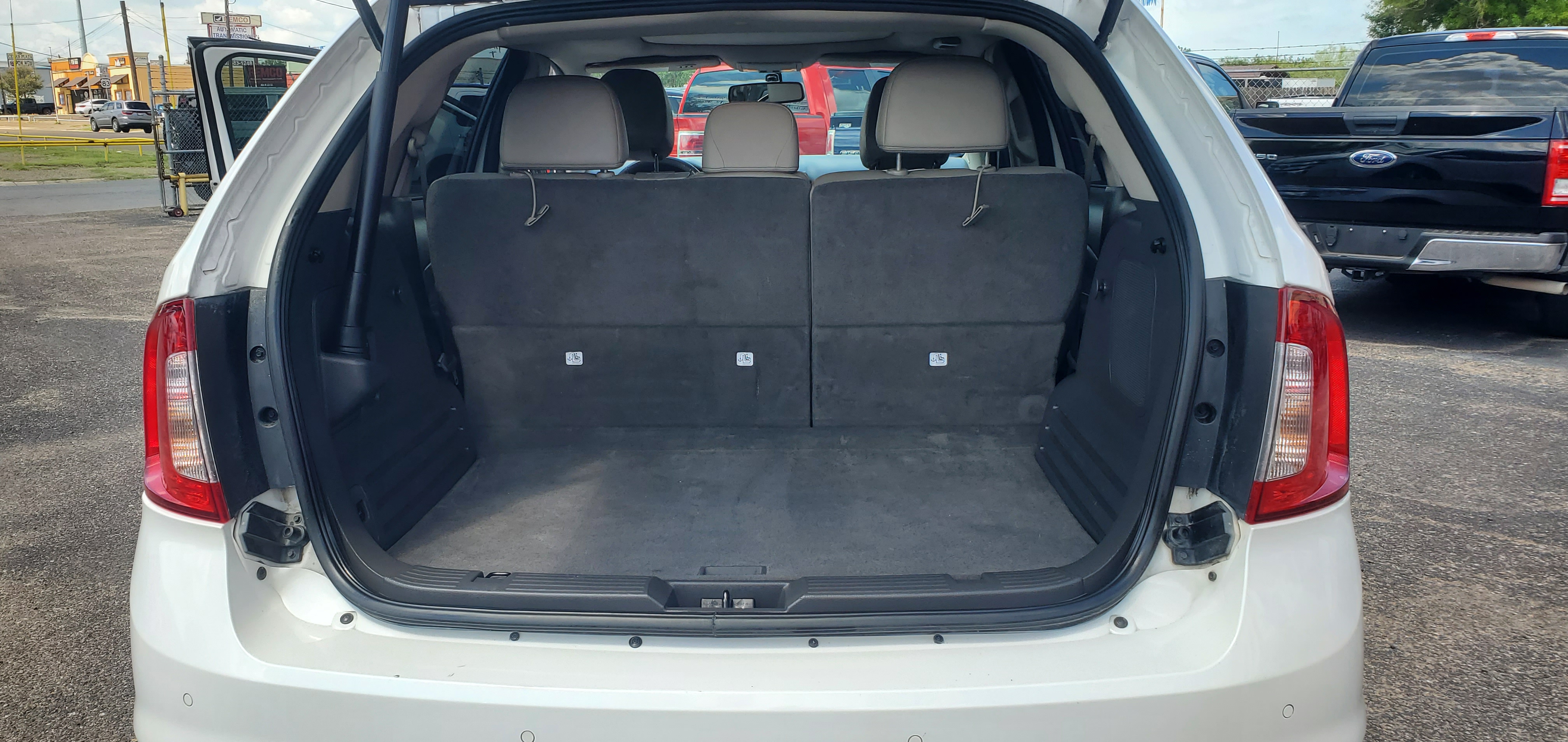 Vehicle photo 8