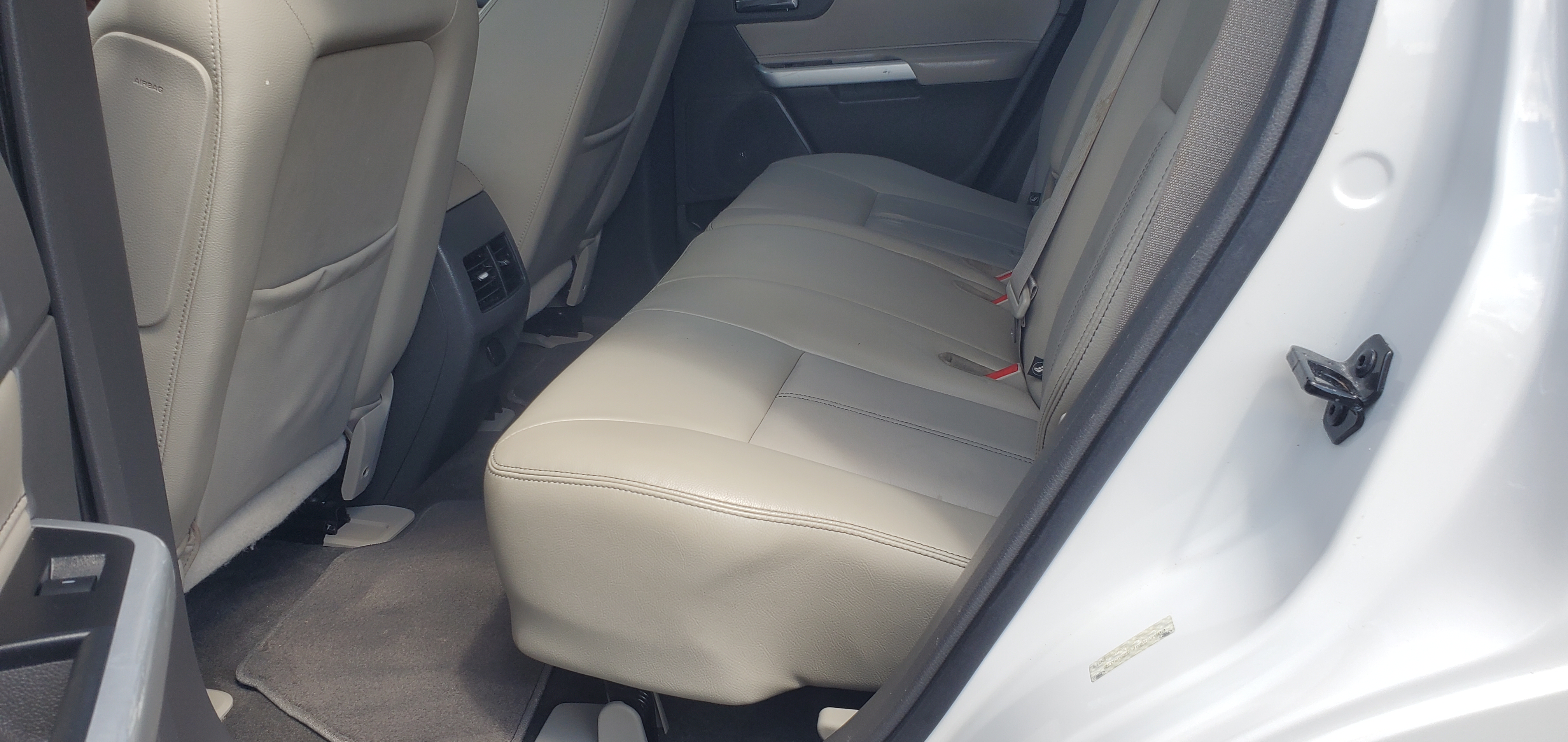 Vehicle photo 14