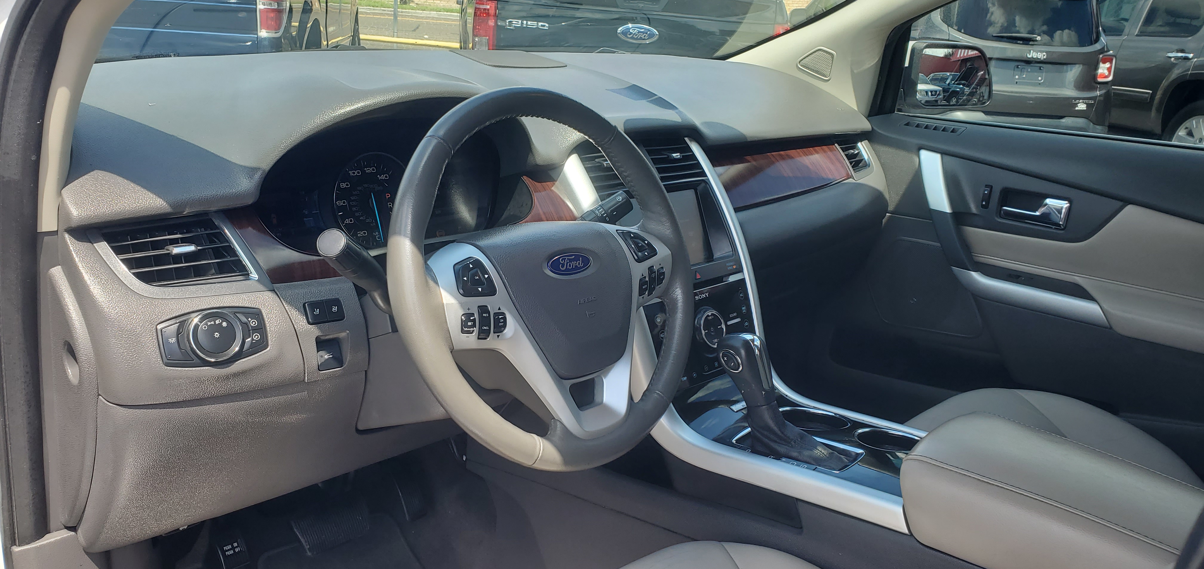 Vehicle photo 15