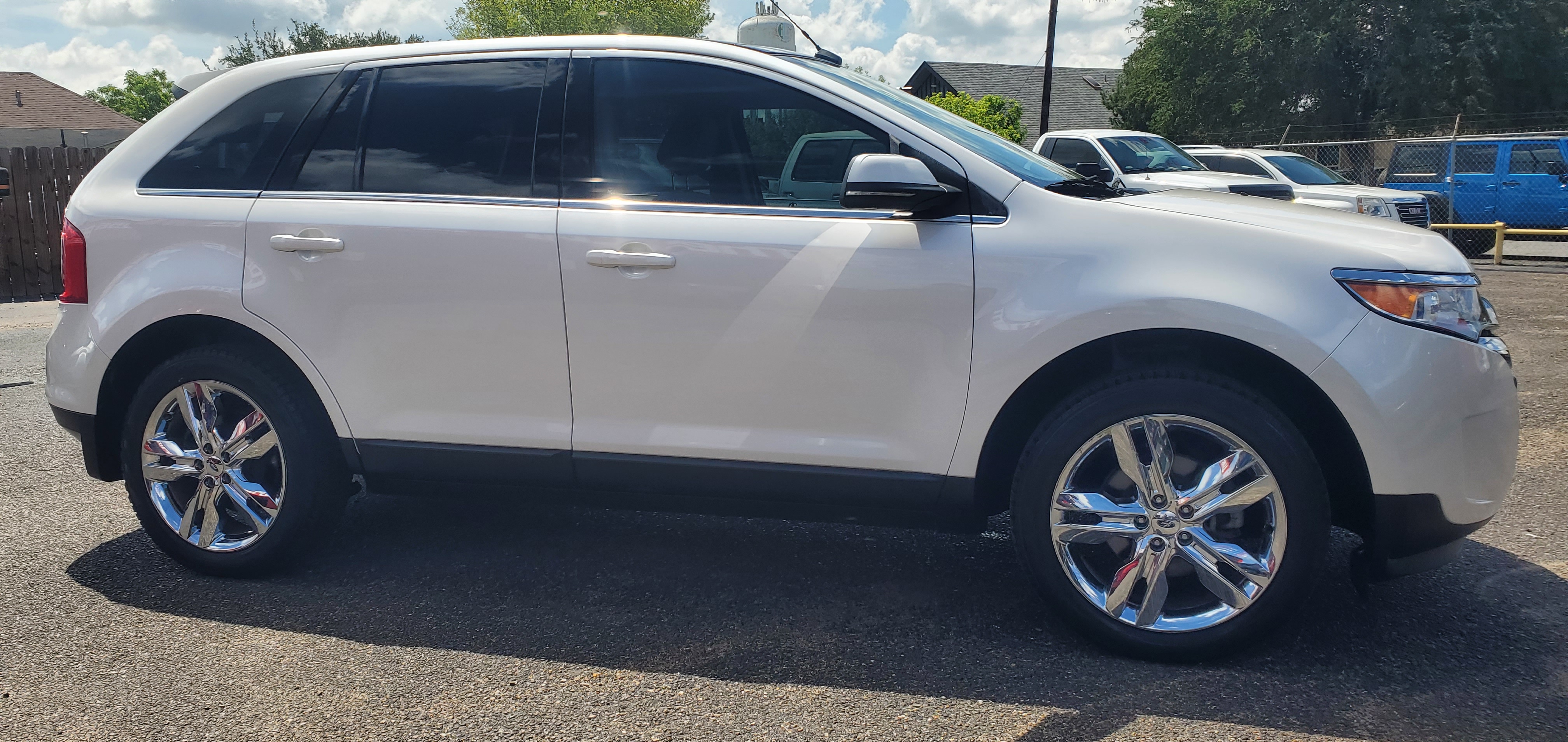 Vehicle photo 4