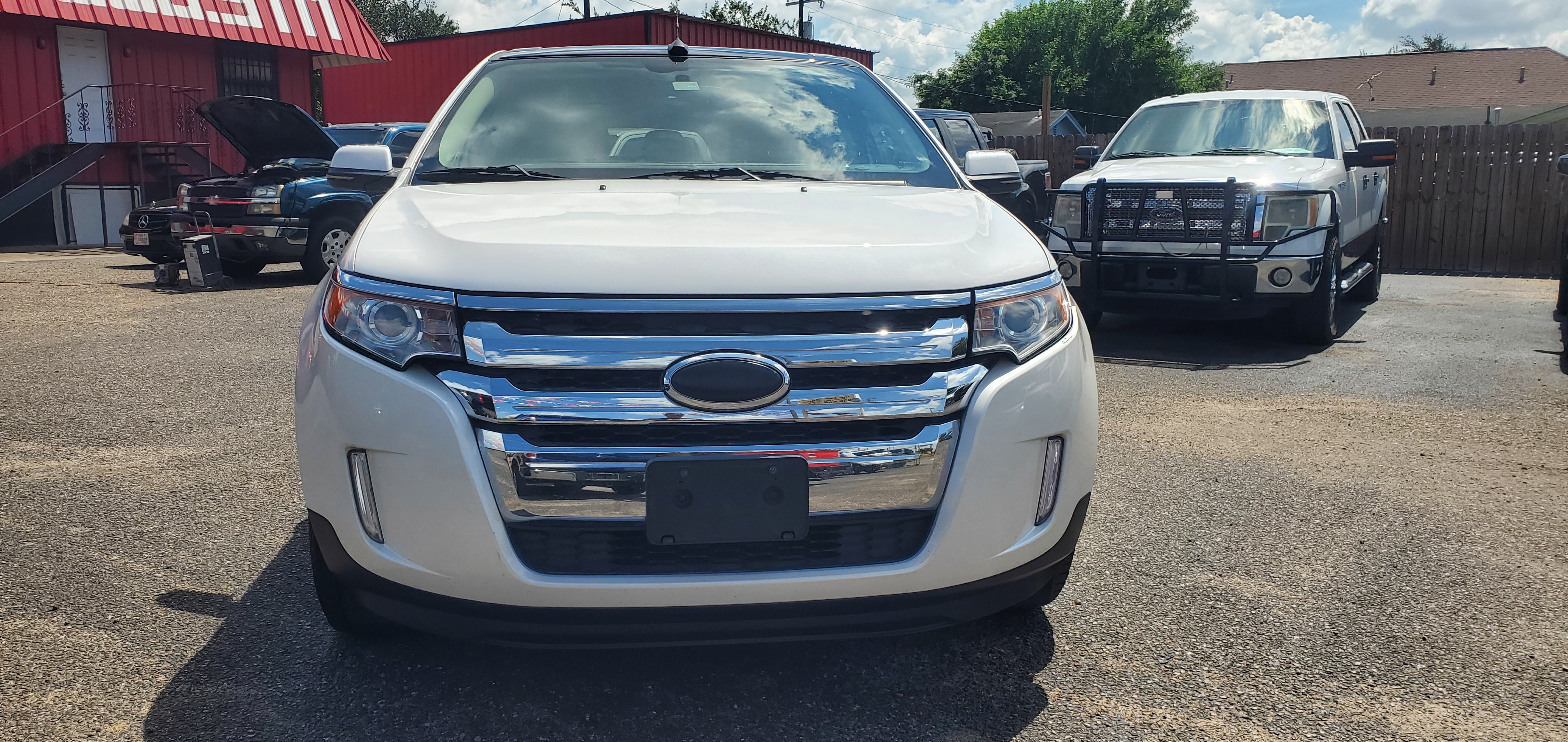 Vehicle photo 12