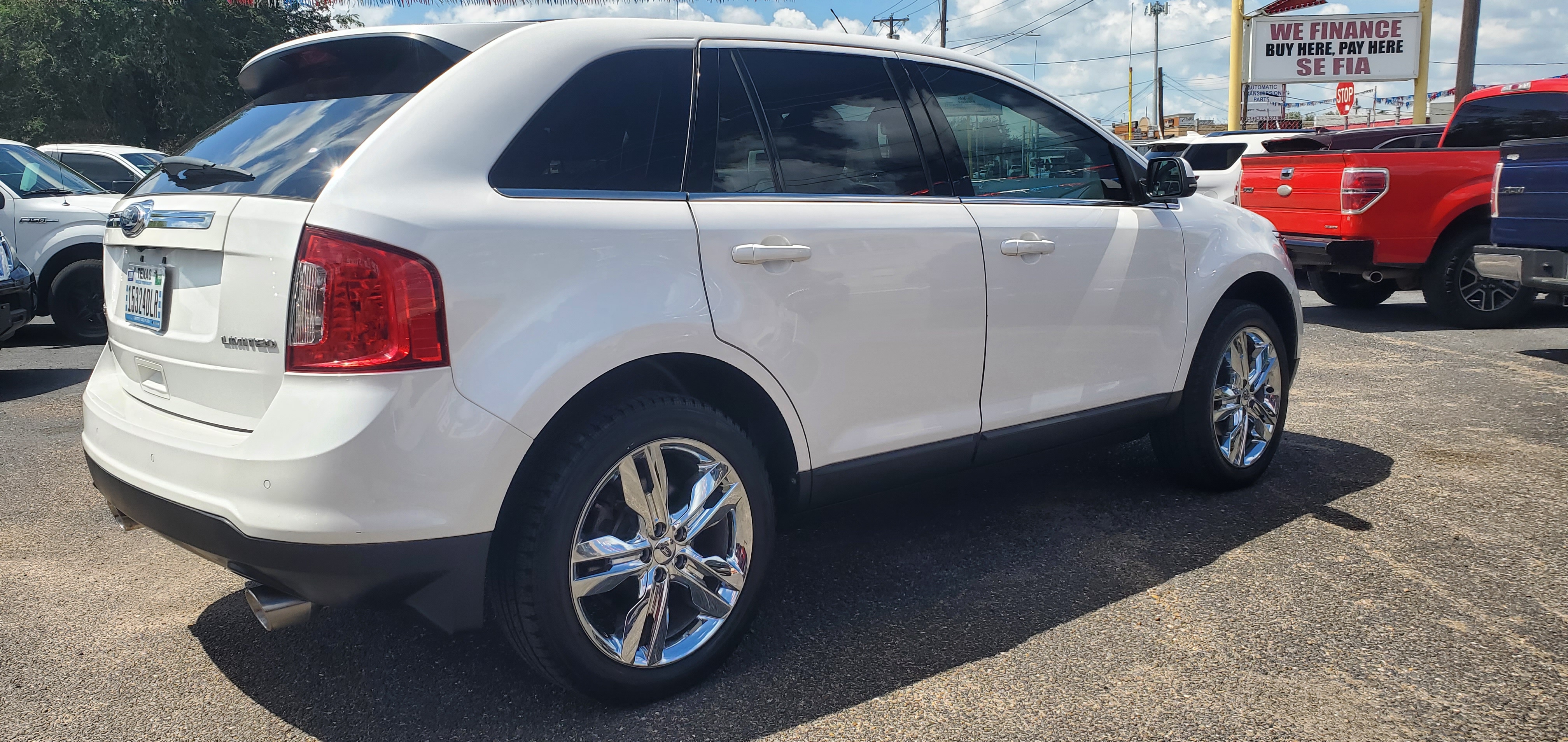 Vehicle photo 11
