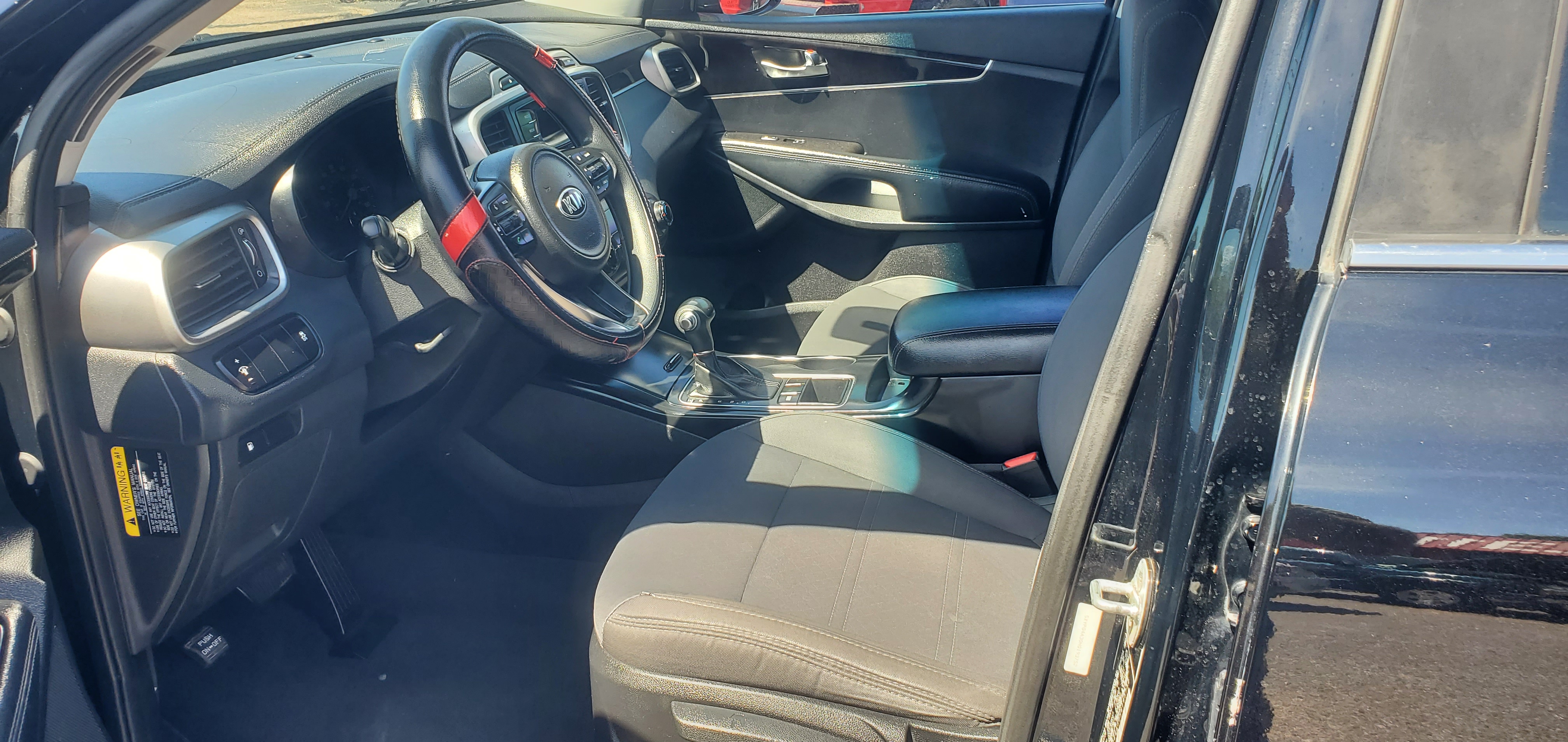 Vehicle photo 12