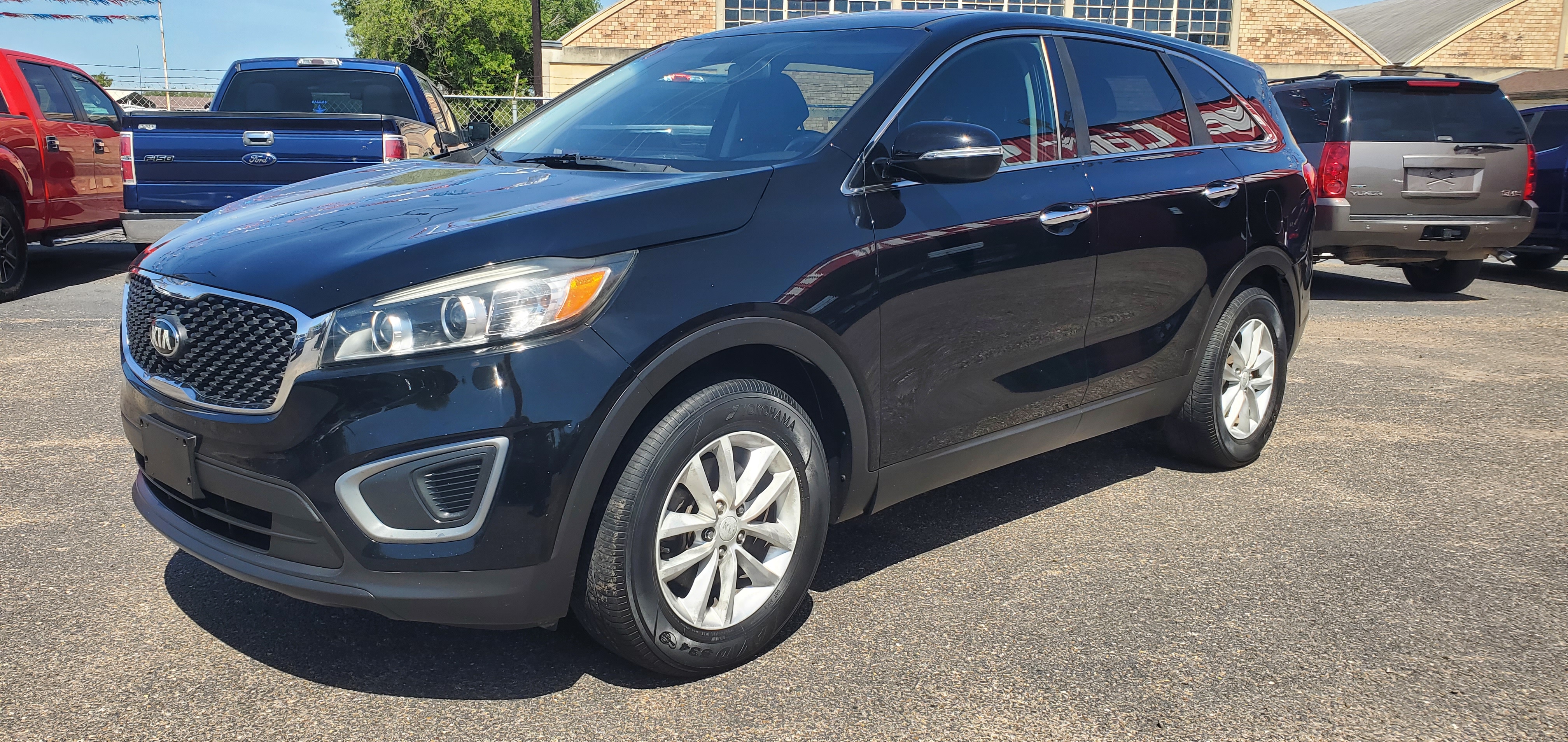 Vehicle photo 3
