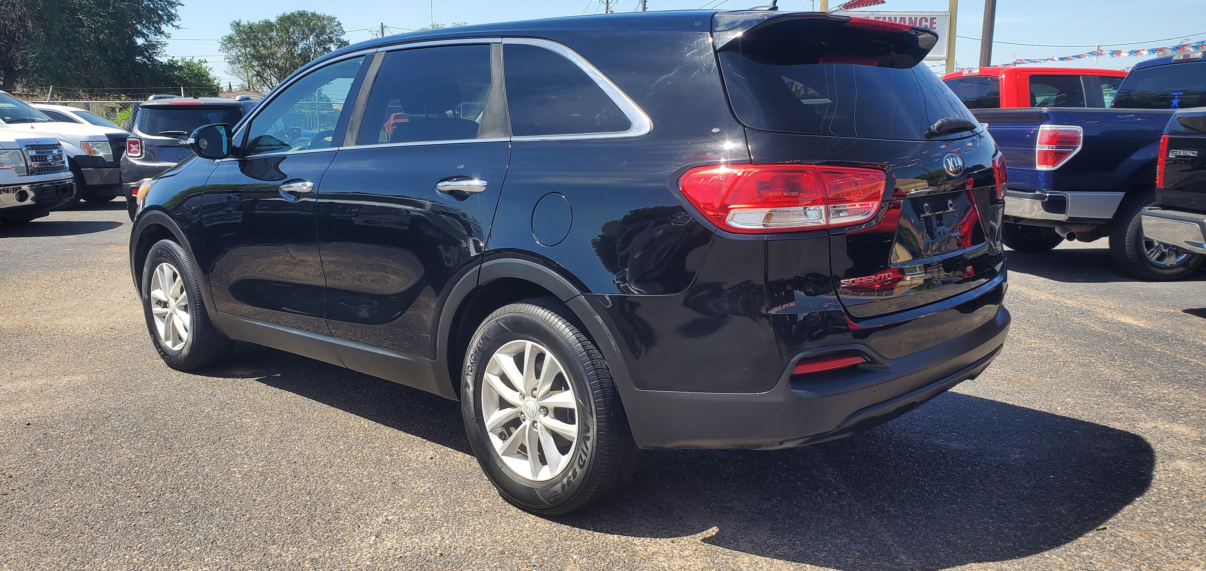 Vehicle photo 13