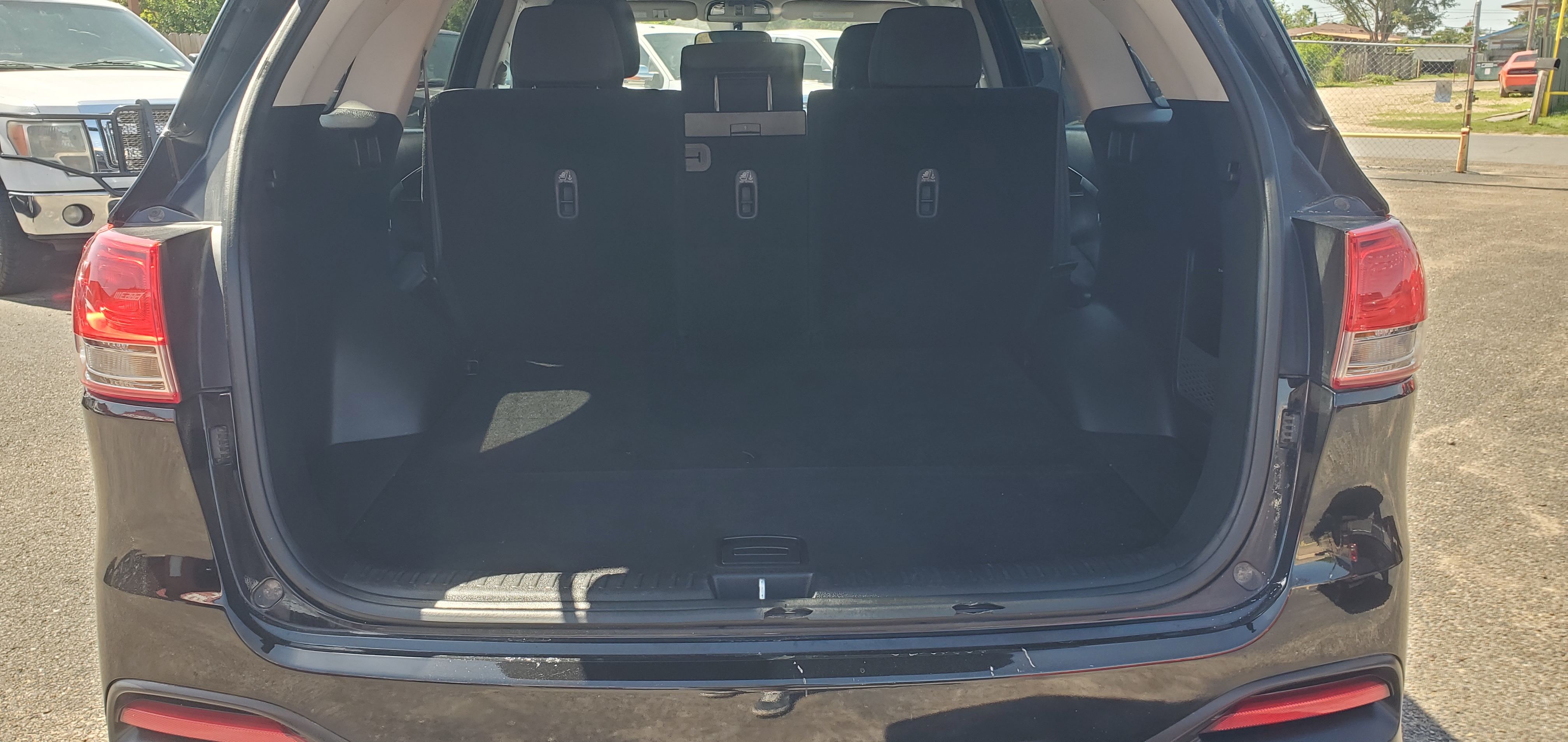 Vehicle photo 14