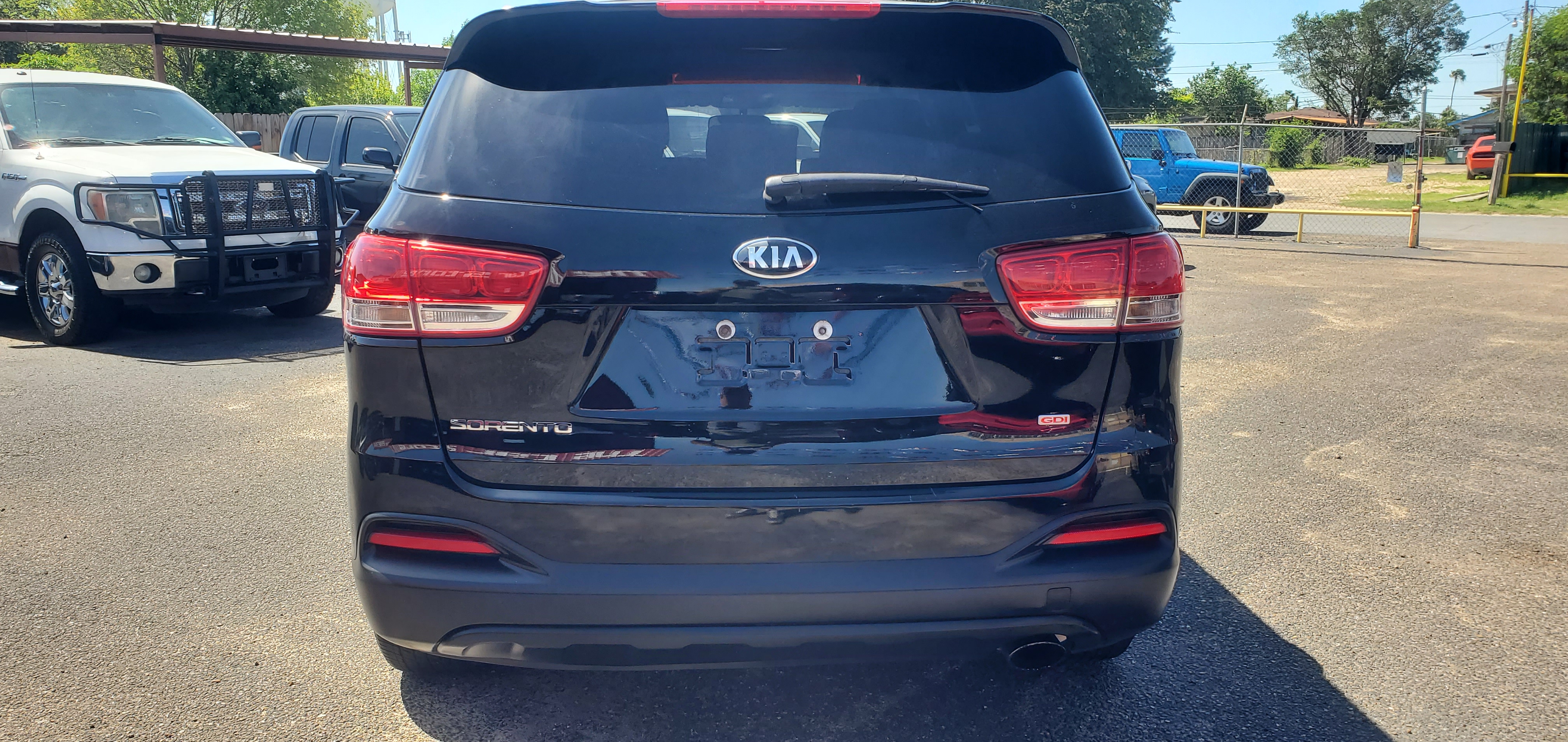 Vehicle photo 6