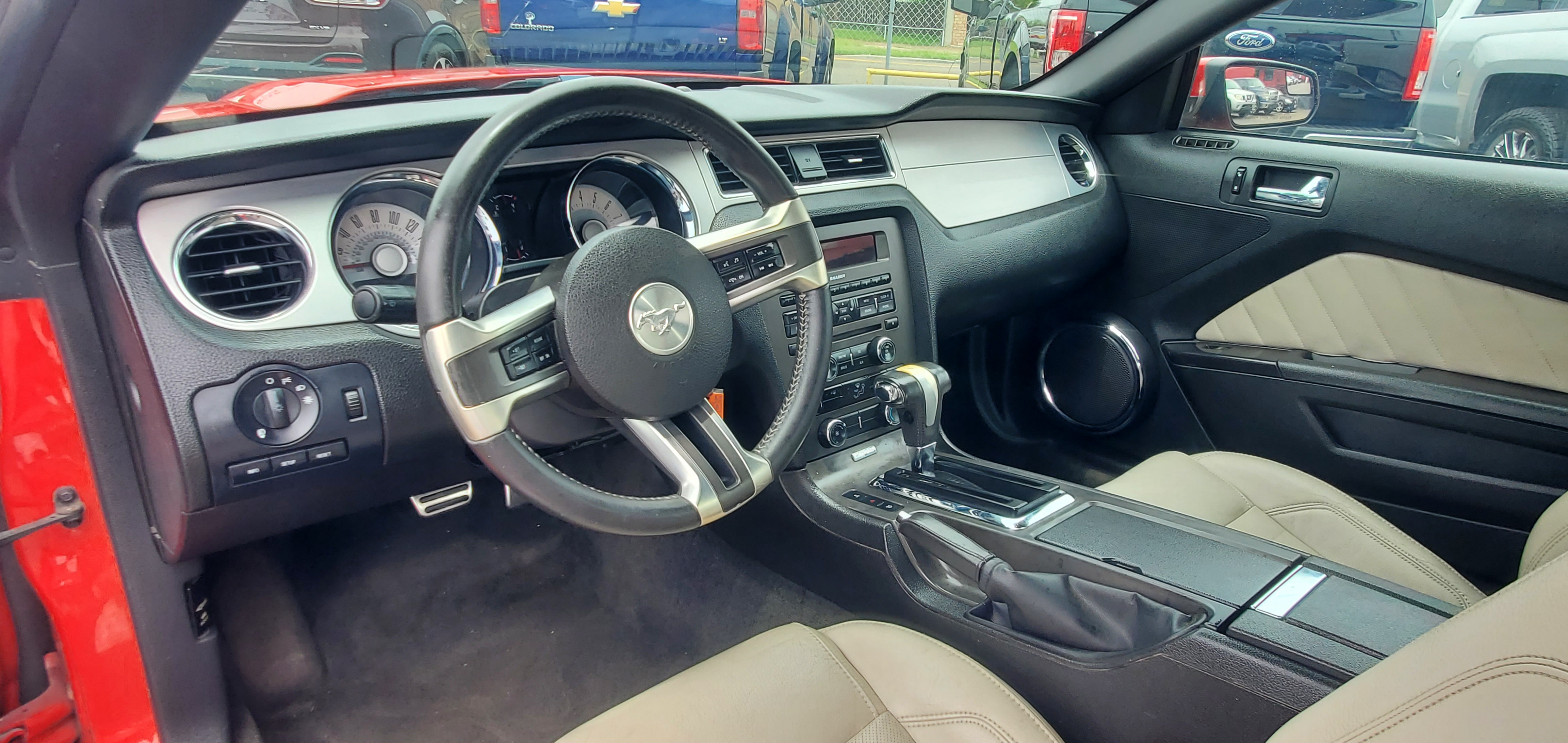 Vehicle photo 8