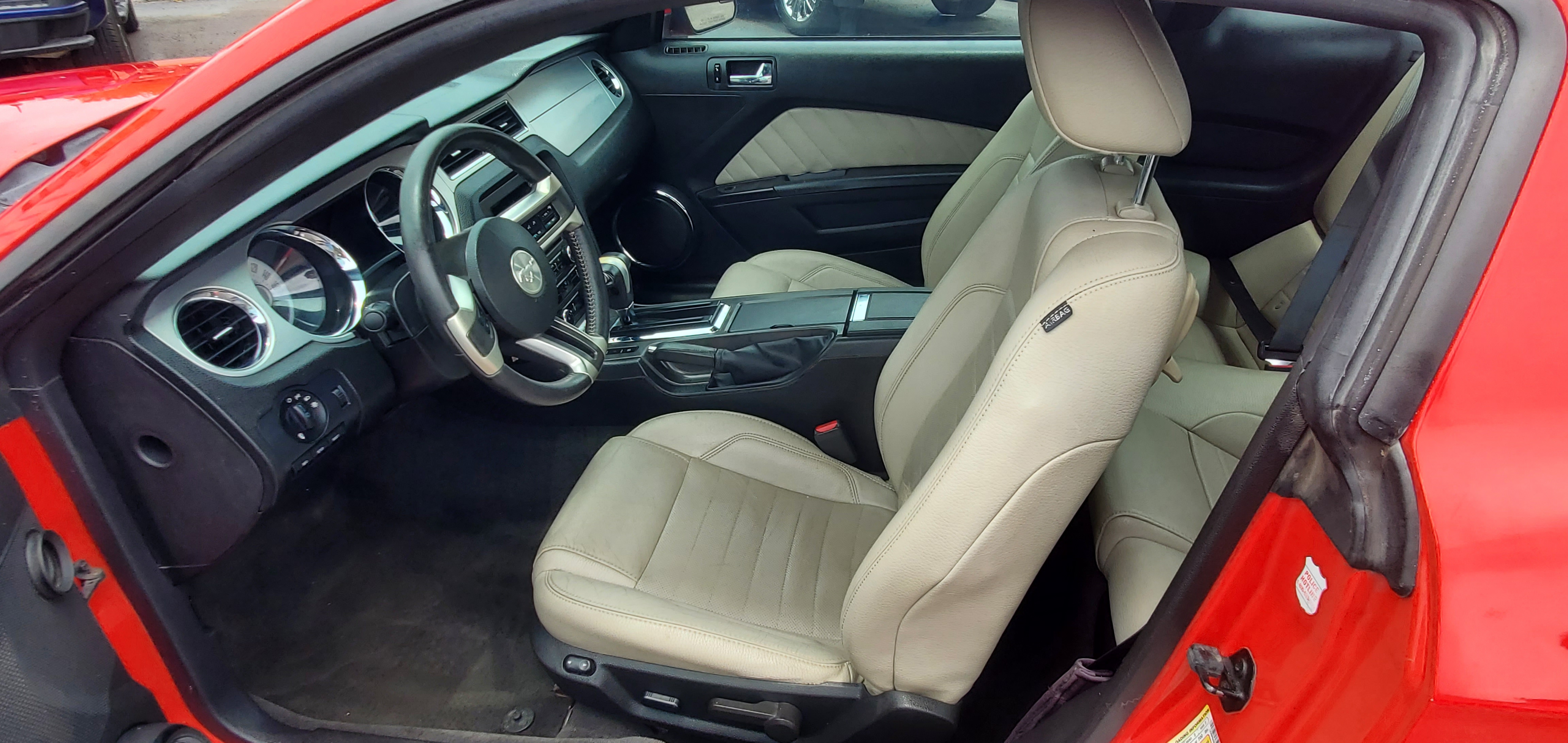 Vehicle photo 9