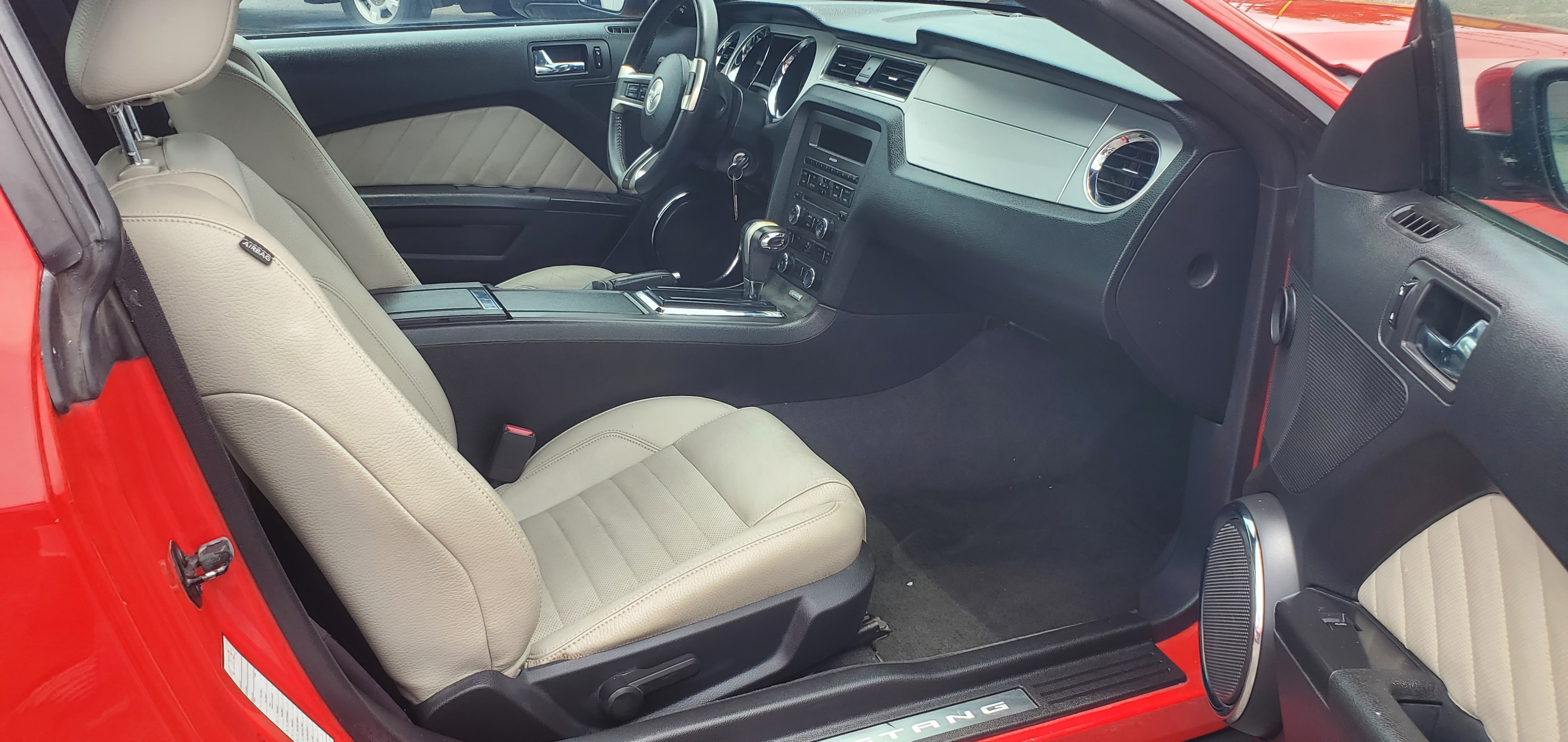Vehicle photo 12