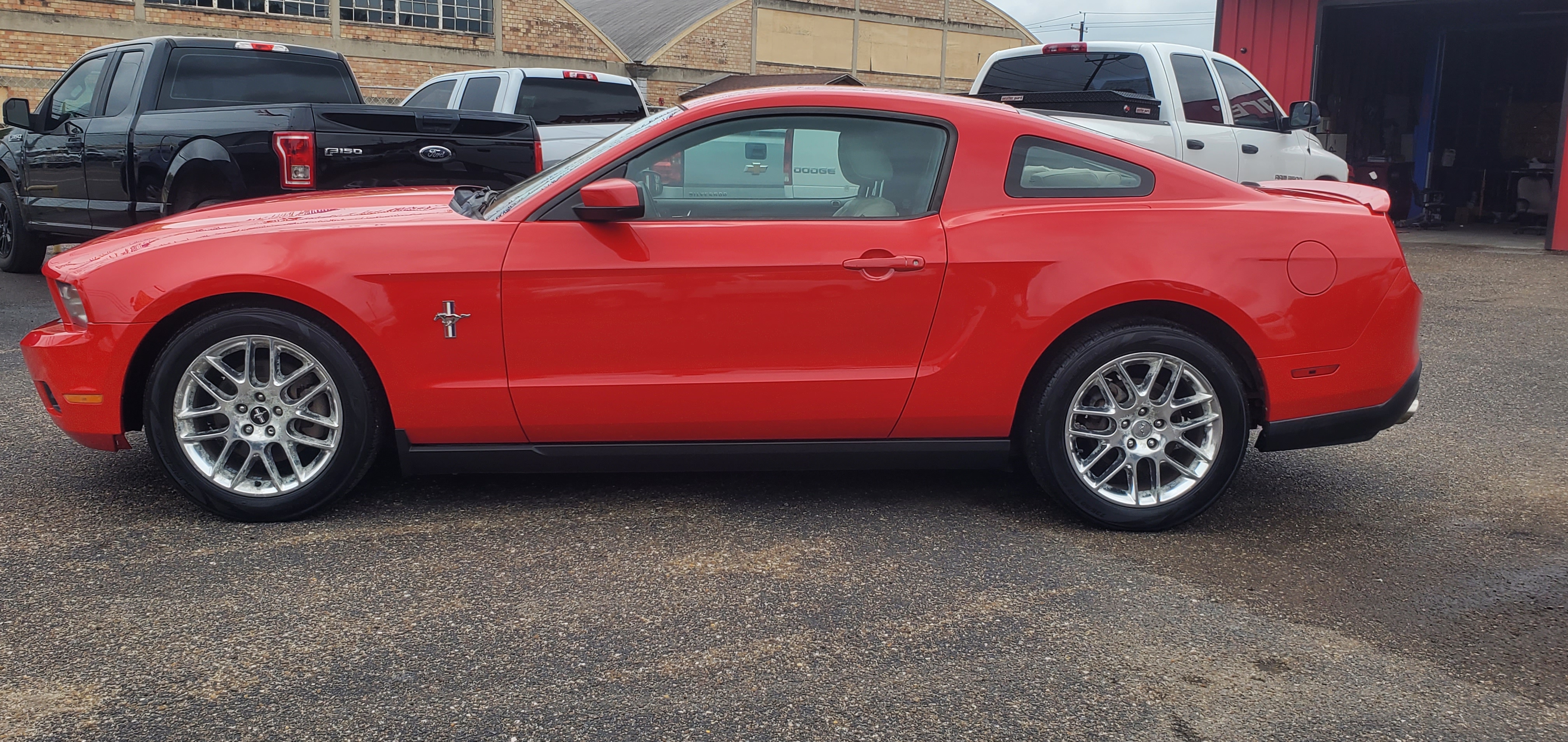Vehicle photo 15