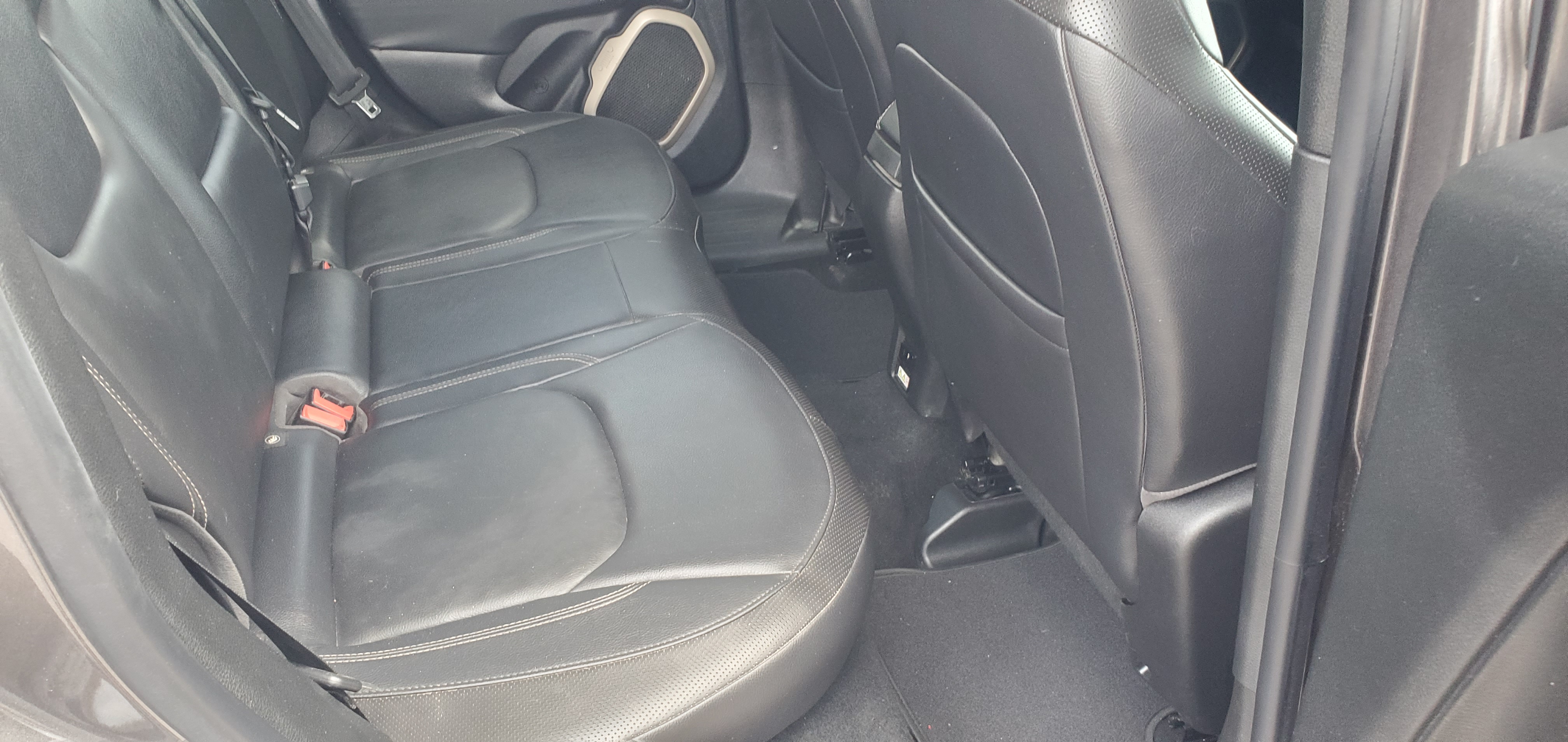 Vehicle photo 18