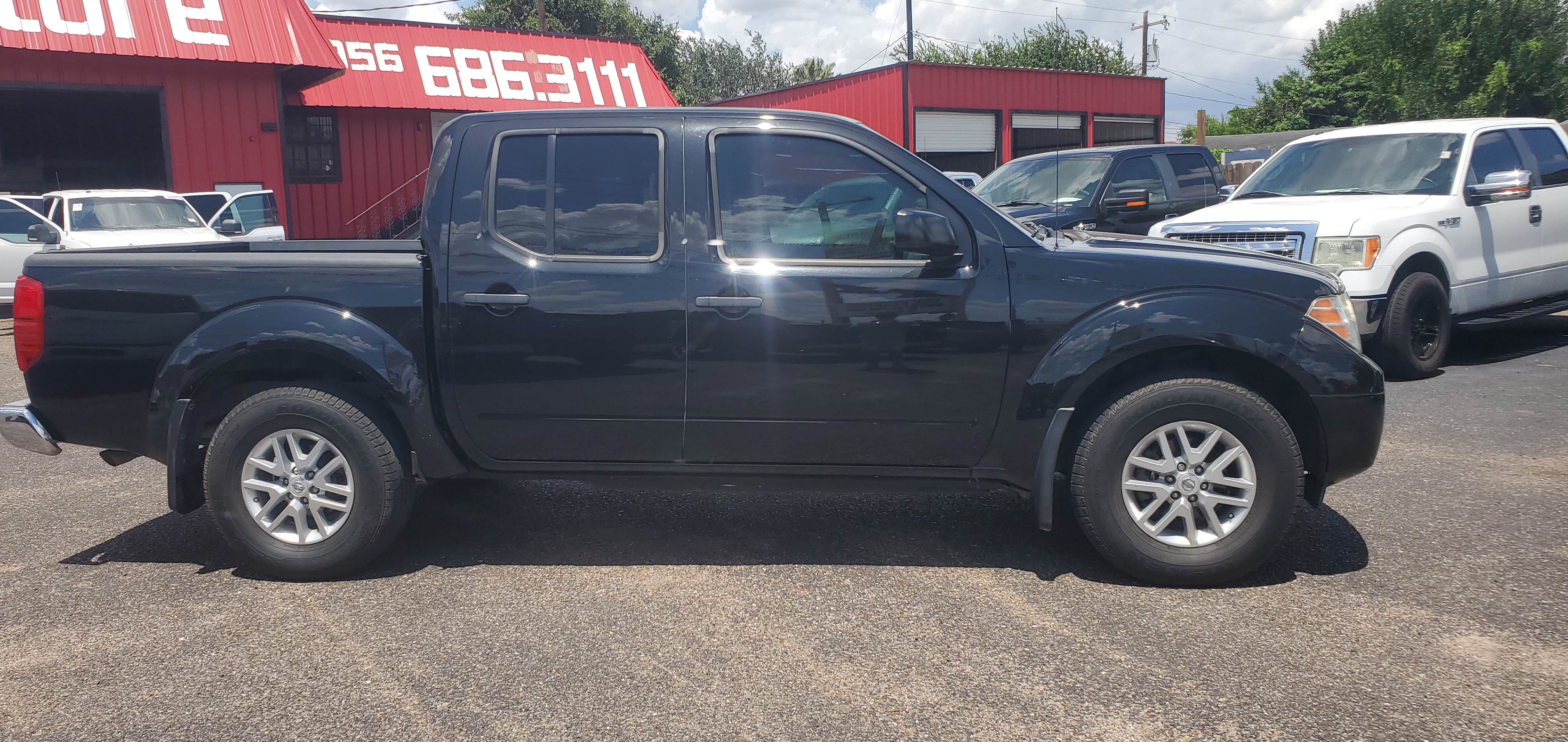 Vehicle photo 17