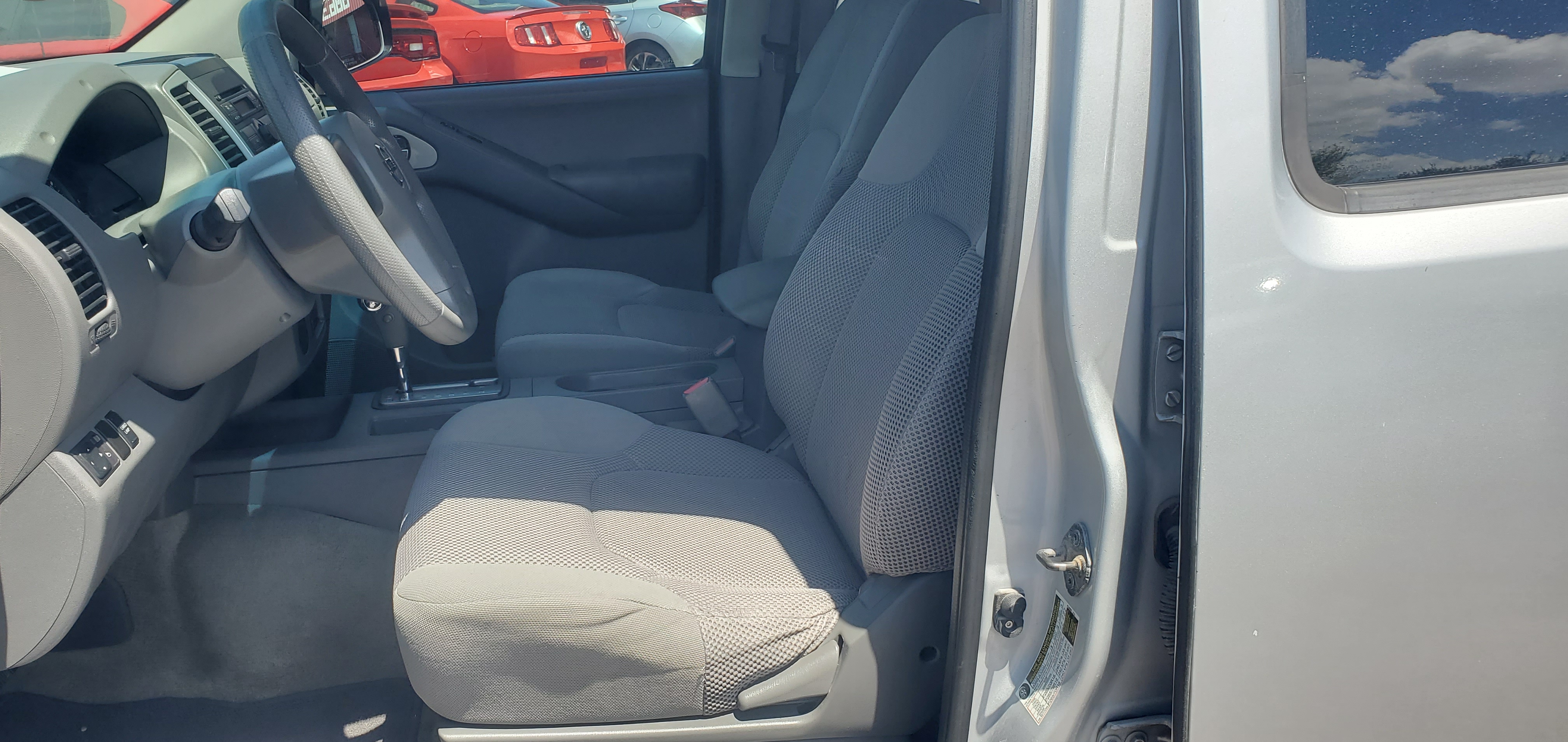 Vehicle photo 6