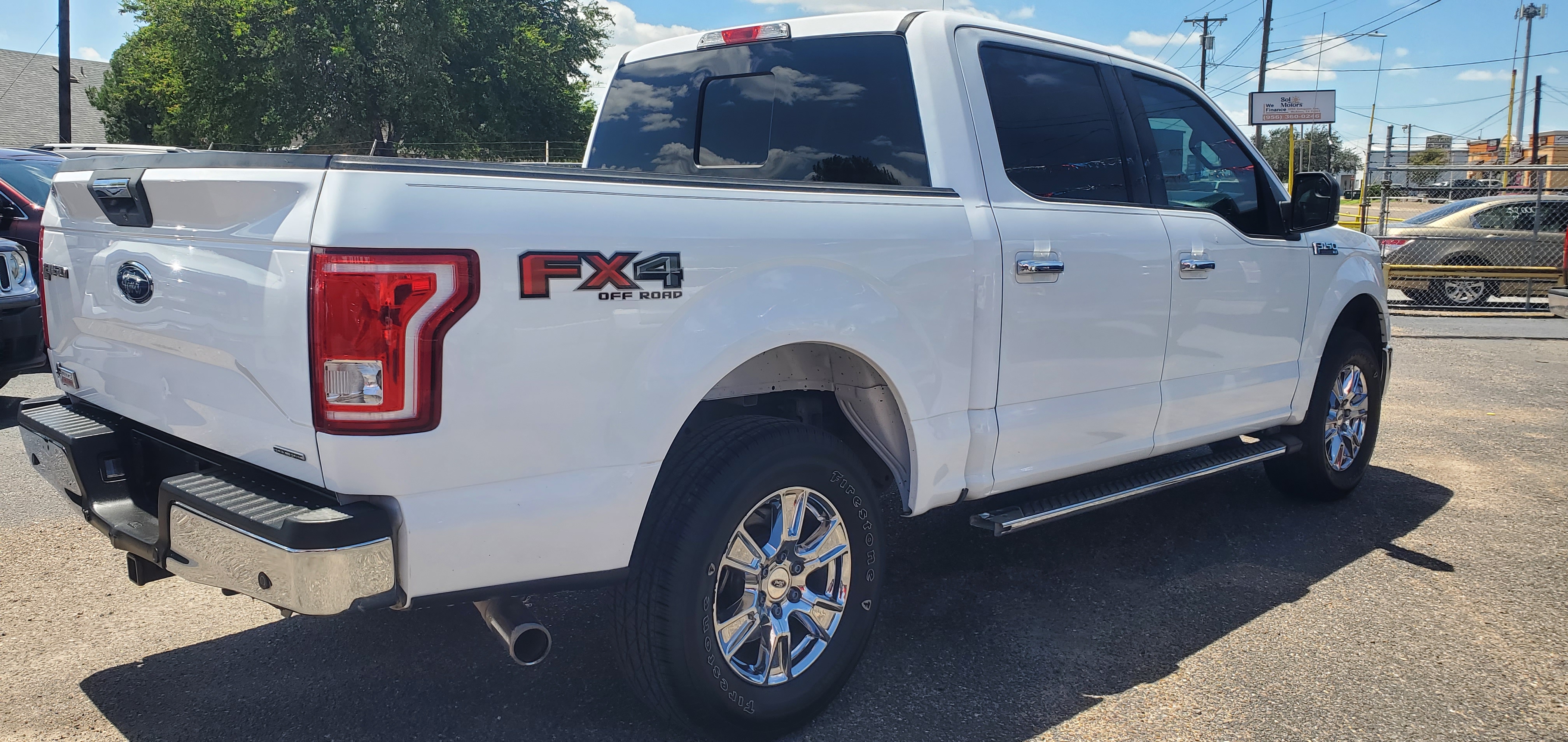 Vehicle photo 8