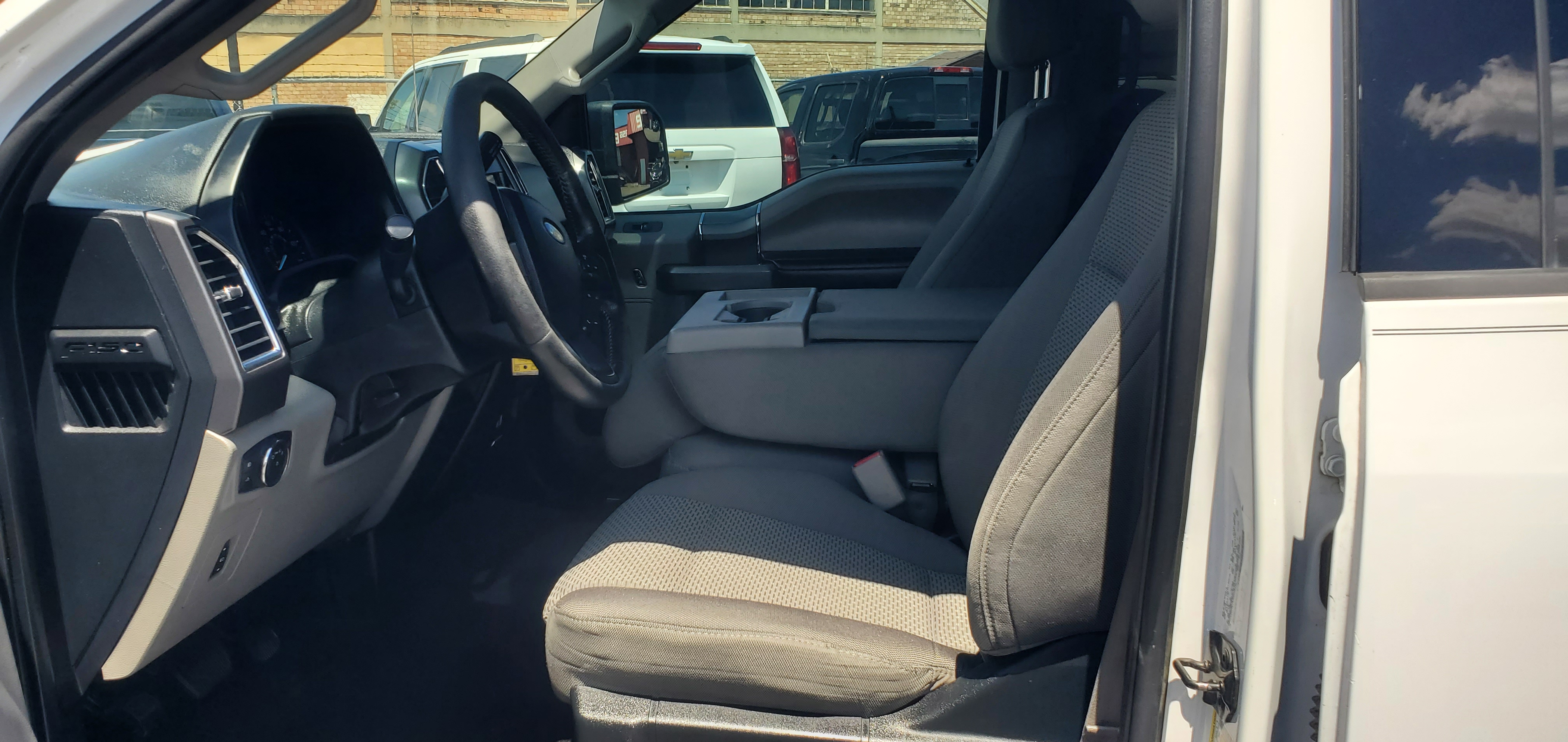 Vehicle photo 13