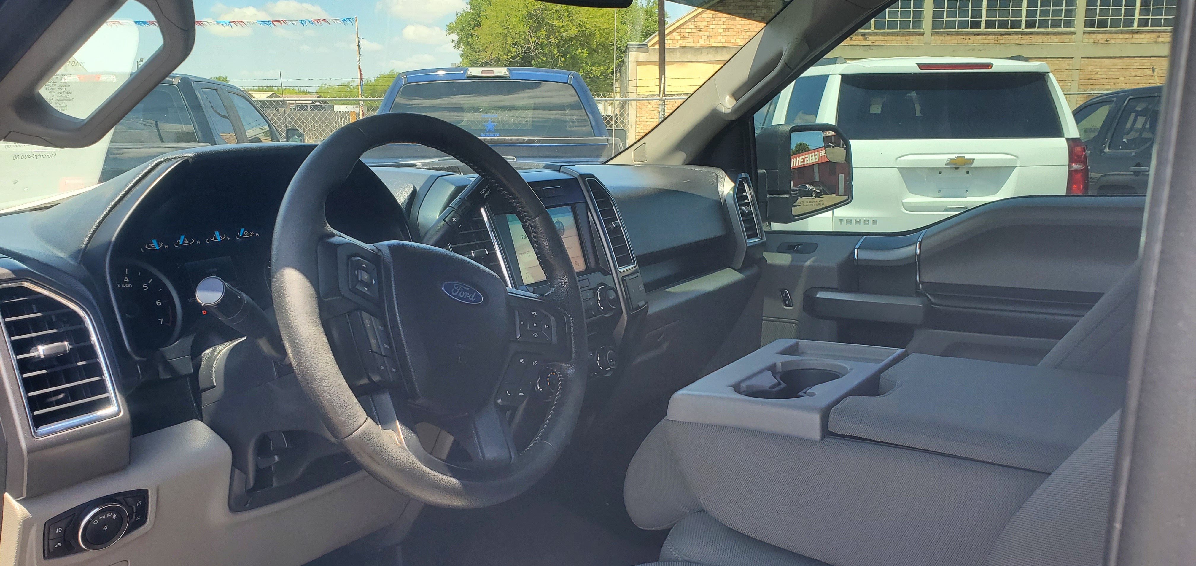 Vehicle photo 14
