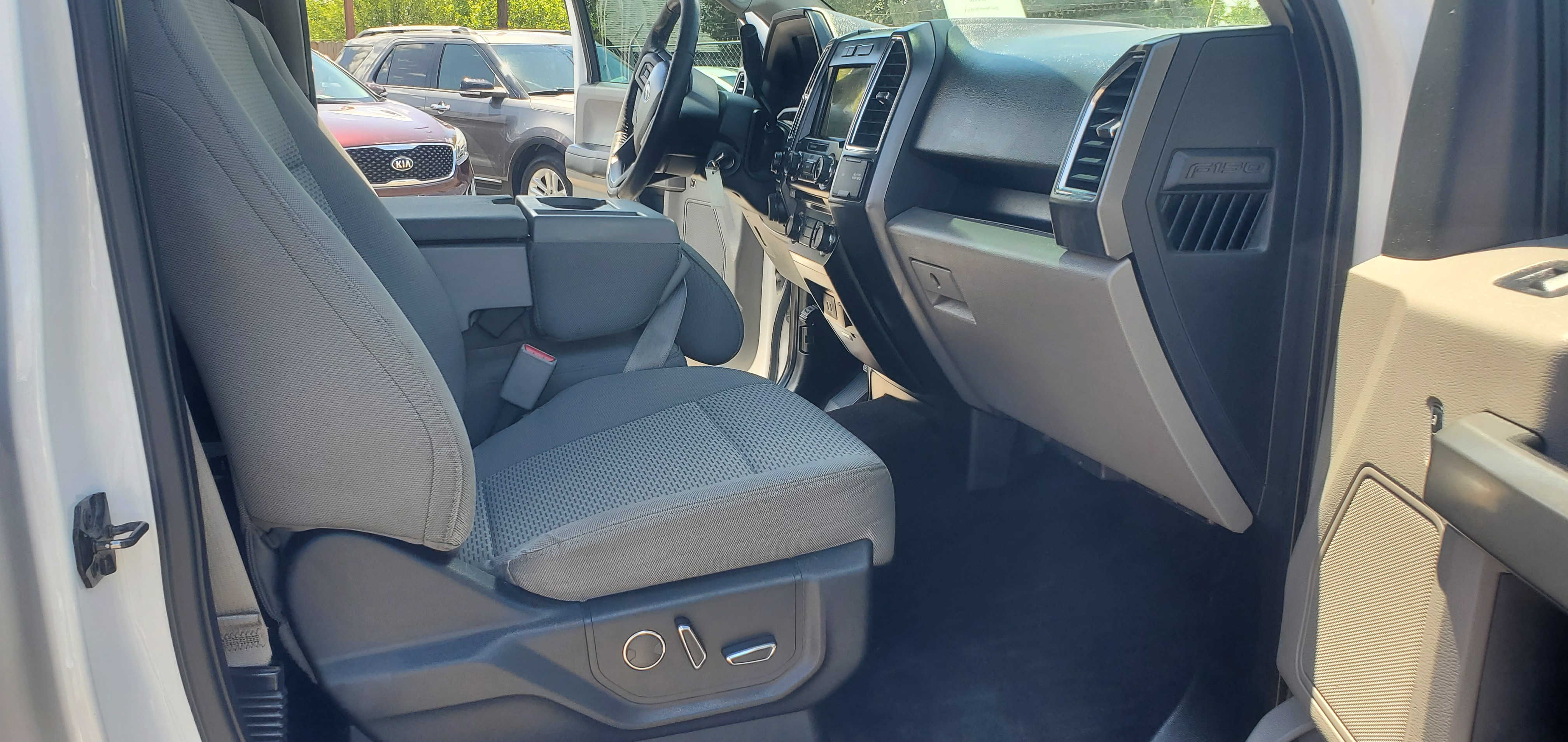 Vehicle photo 18