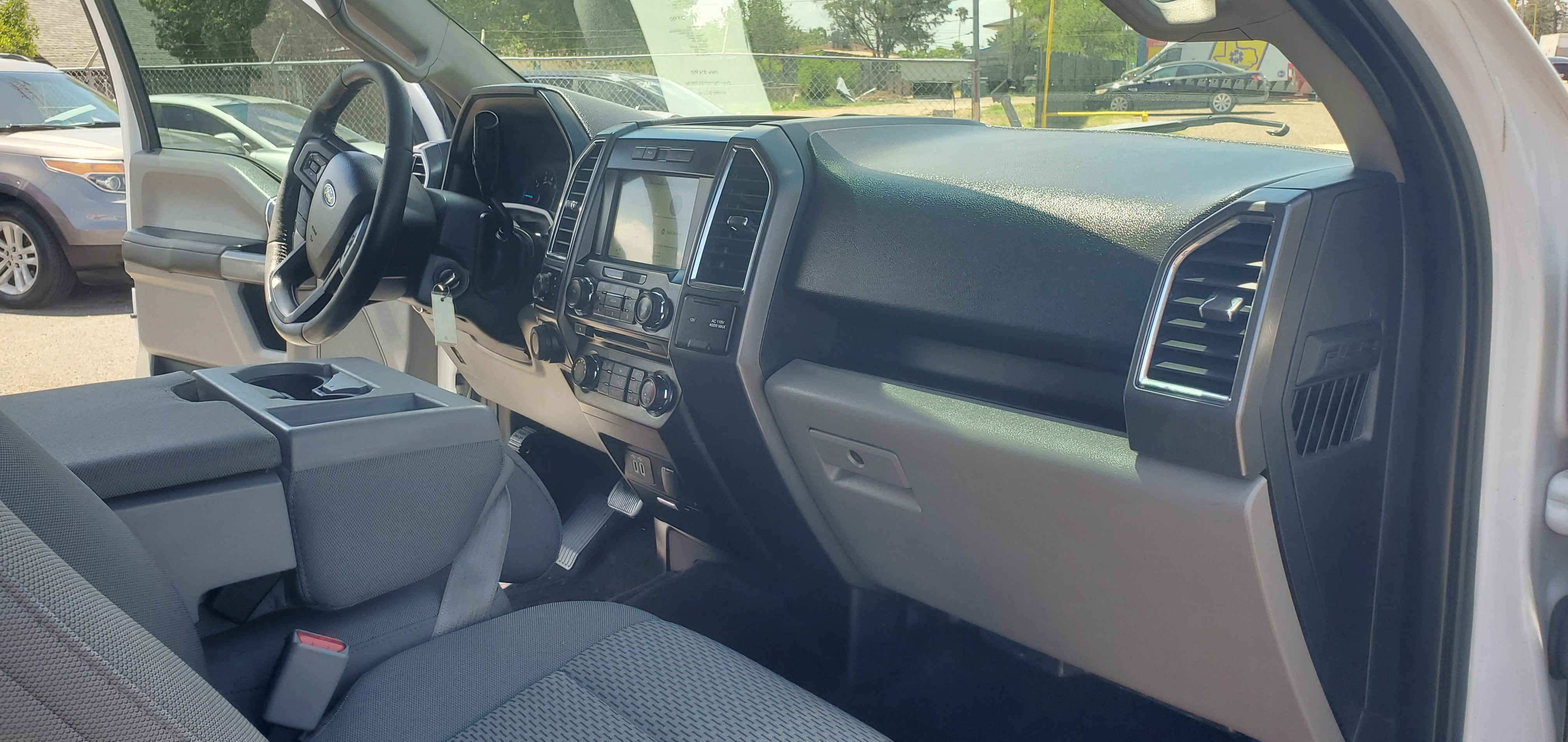 Vehicle photo 19
