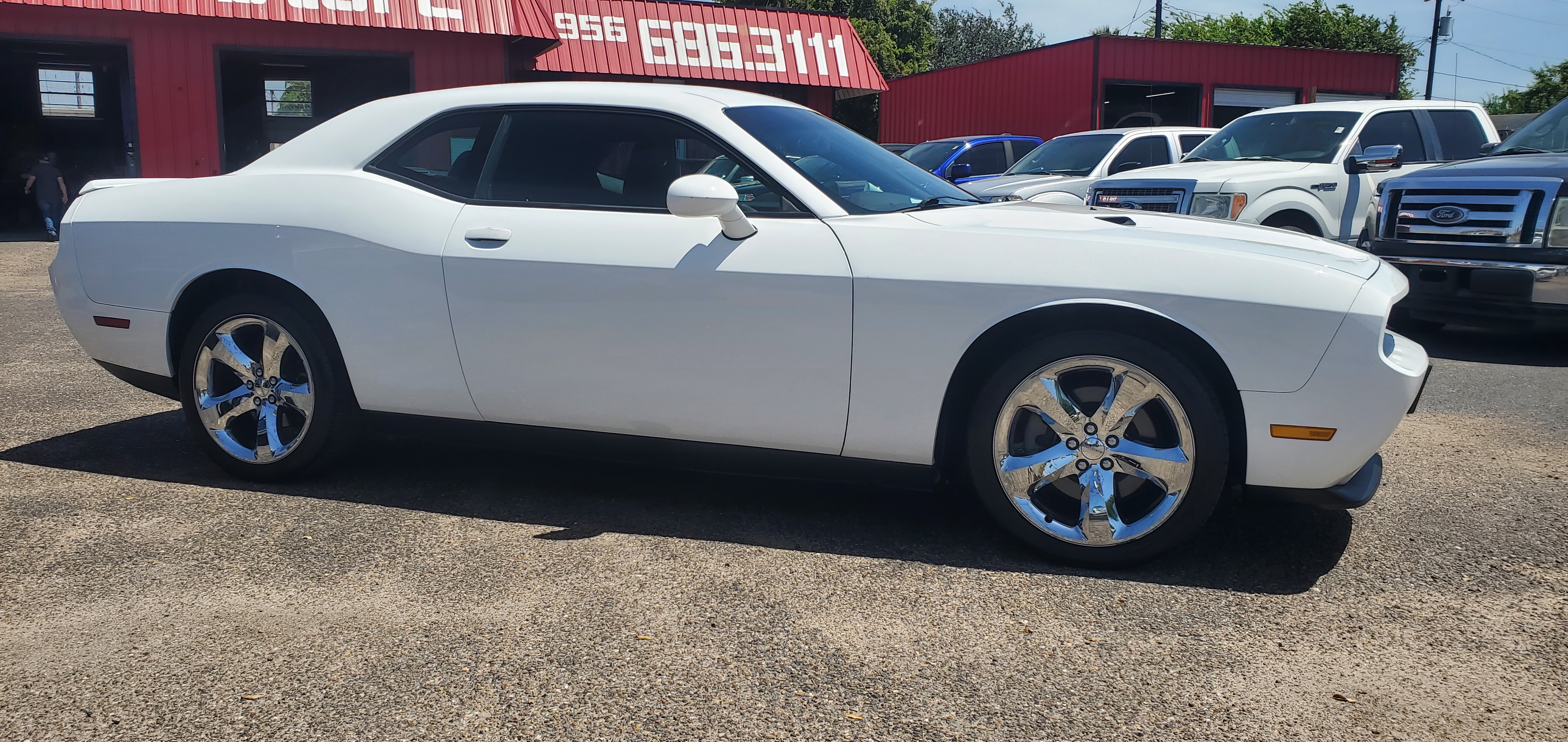 Vehicle photo 4