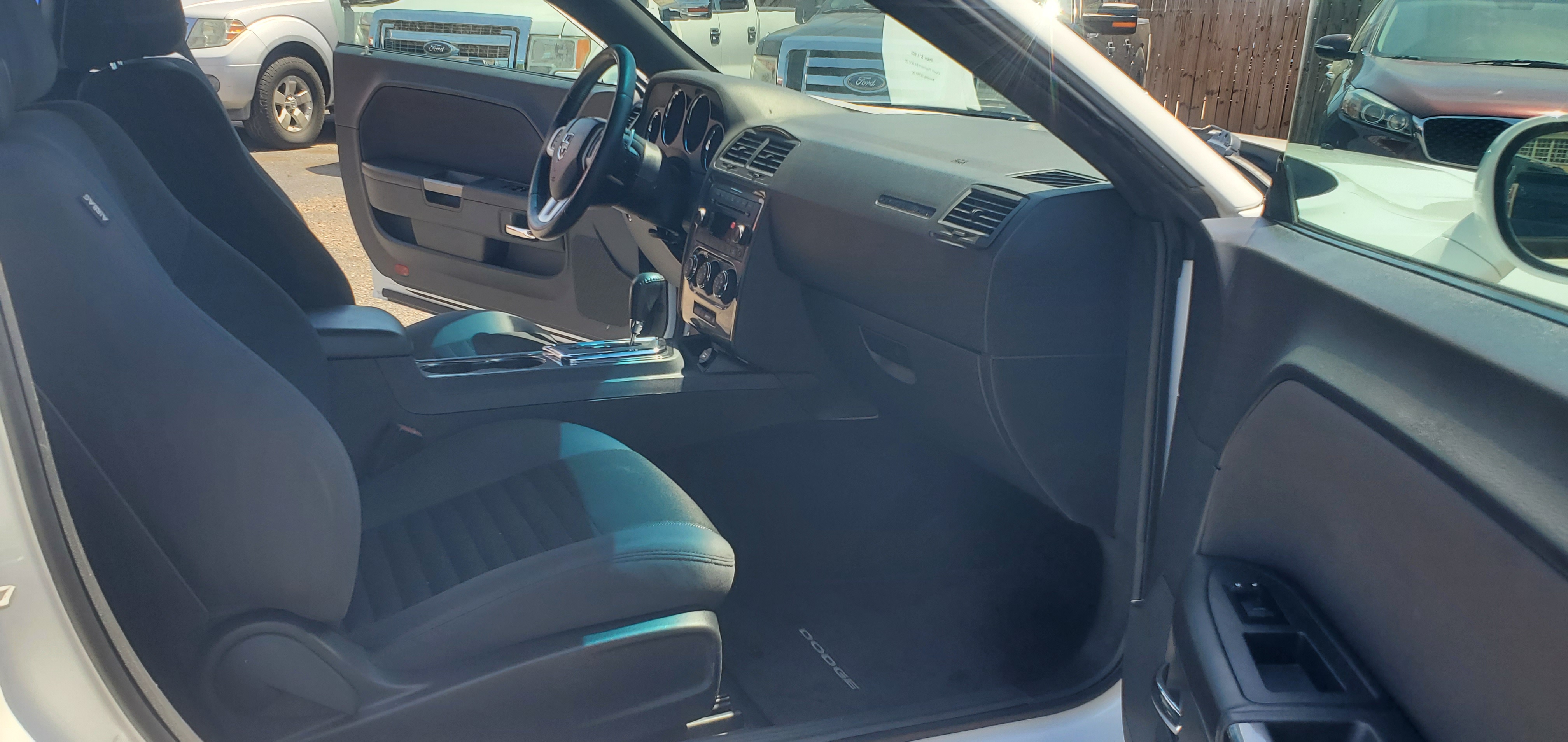 Vehicle photo 6