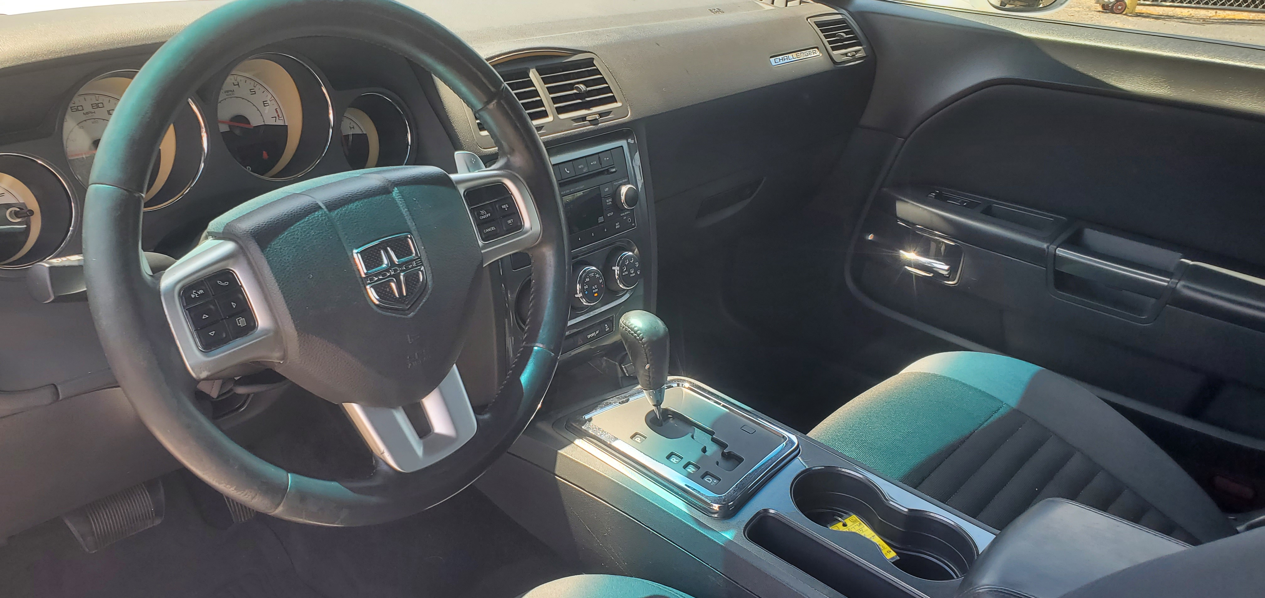 Vehicle photo 9