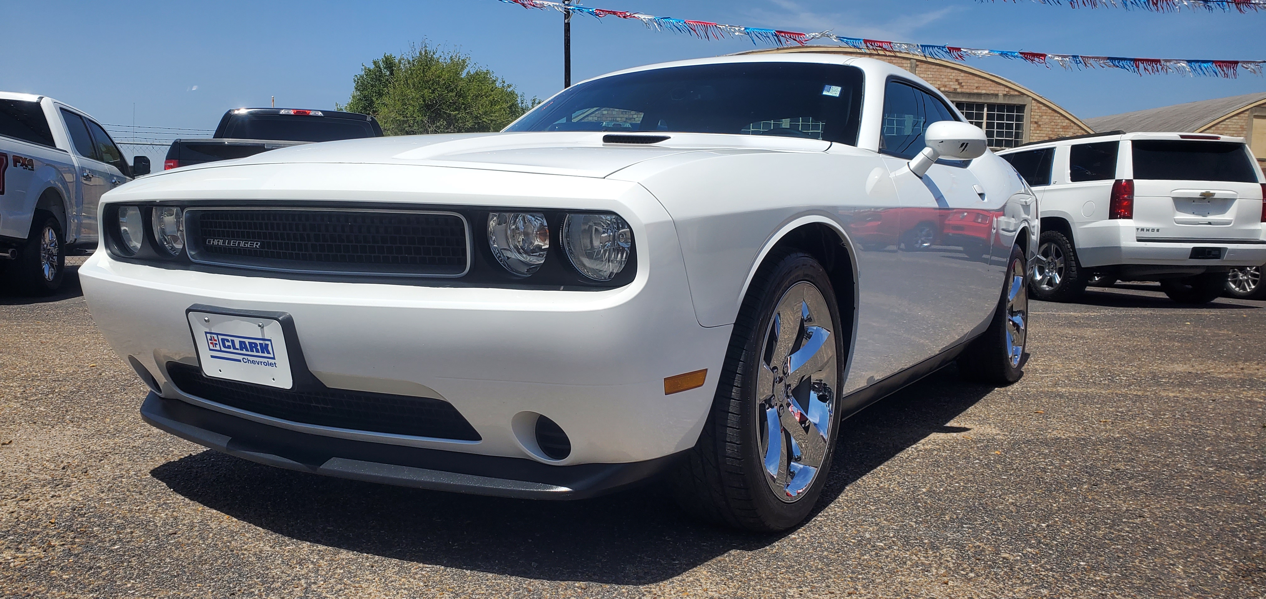 Vehicle photo 12