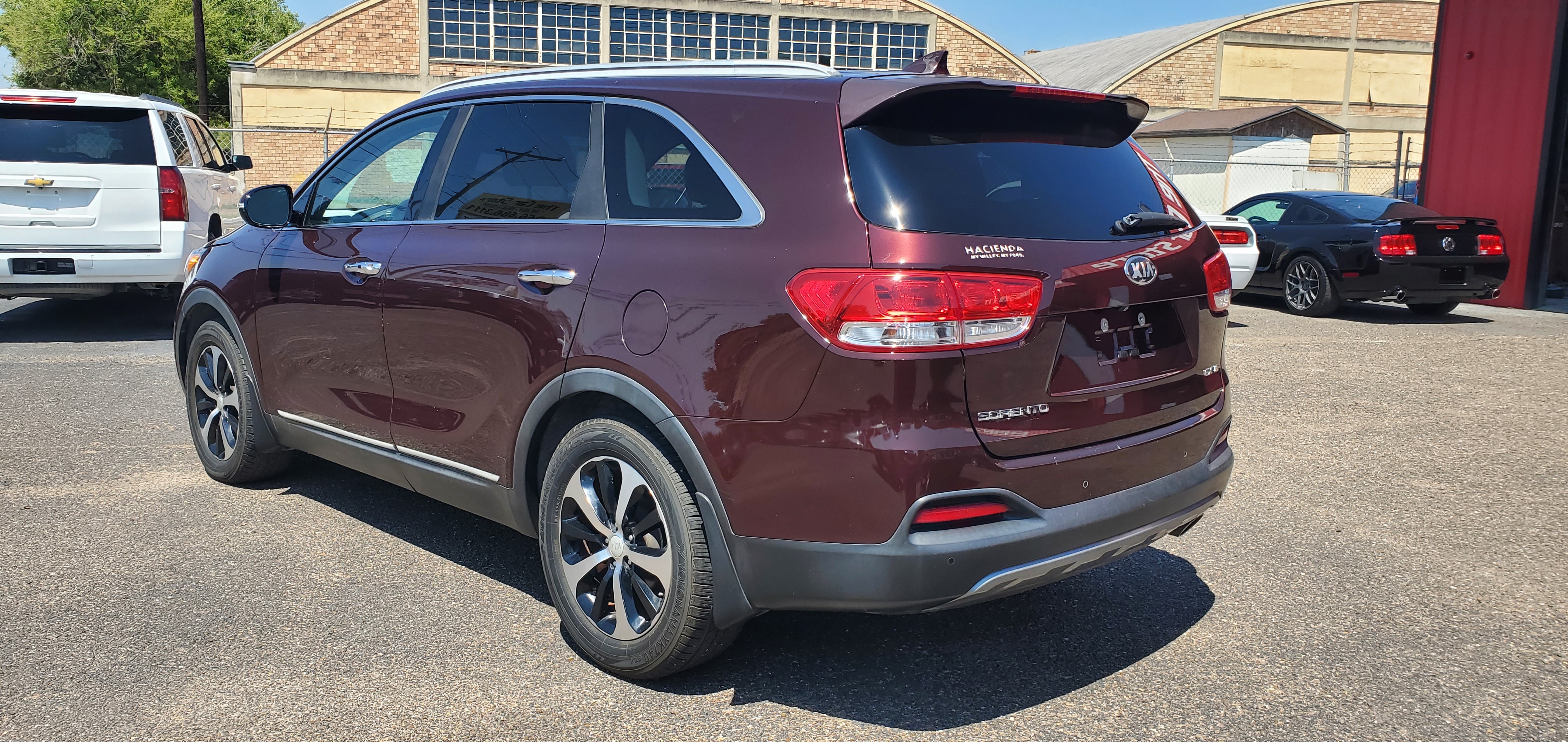 Vehicle photo 9