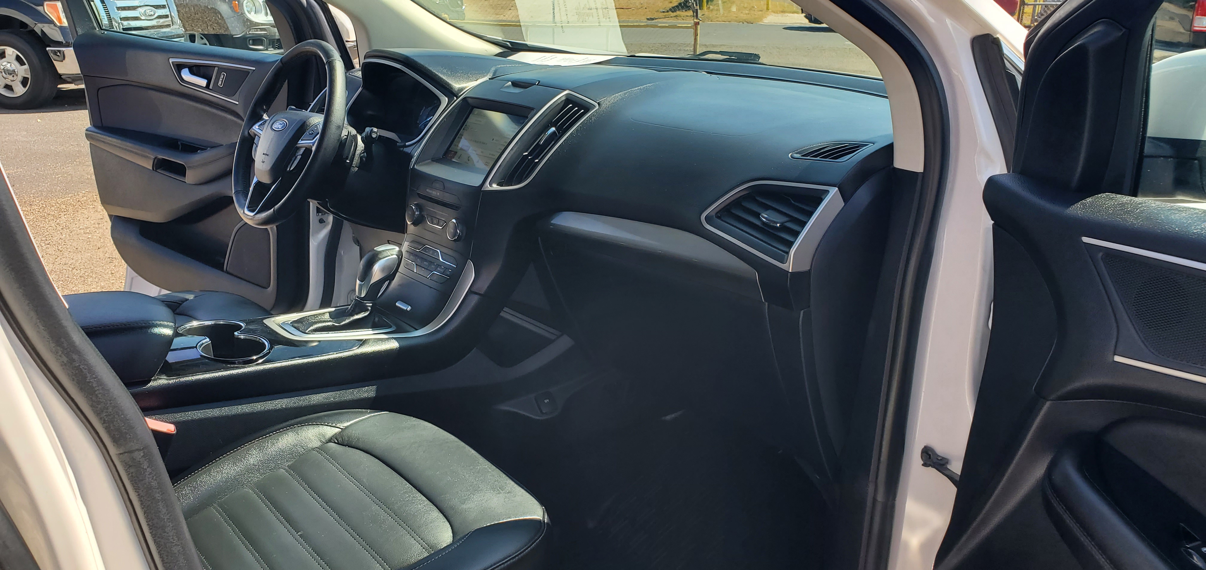 Vehicle photo 17