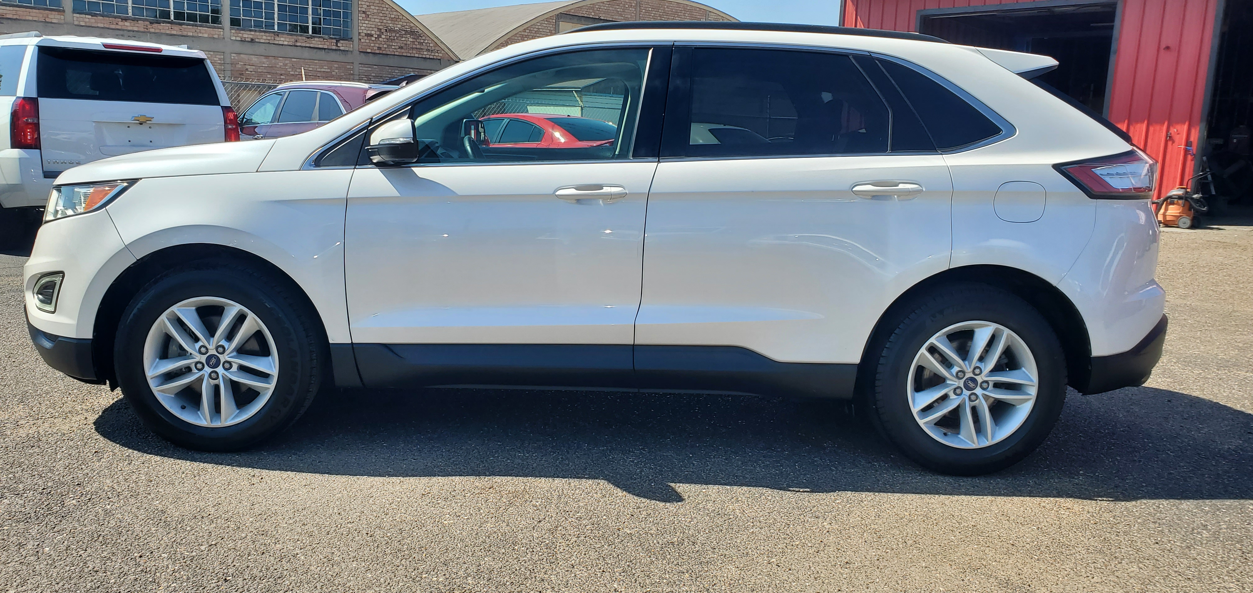Vehicle photo 4