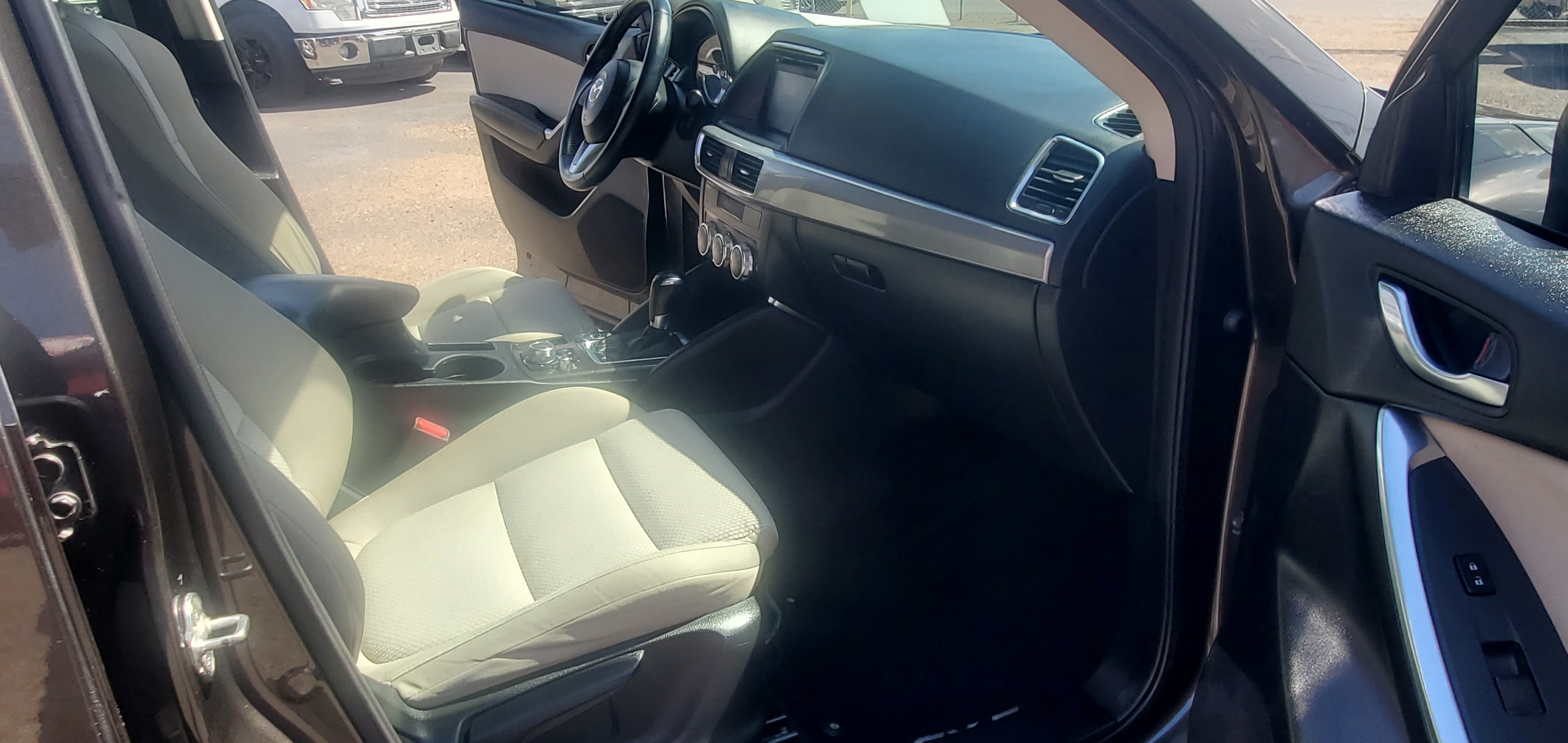 Vehicle photo 10