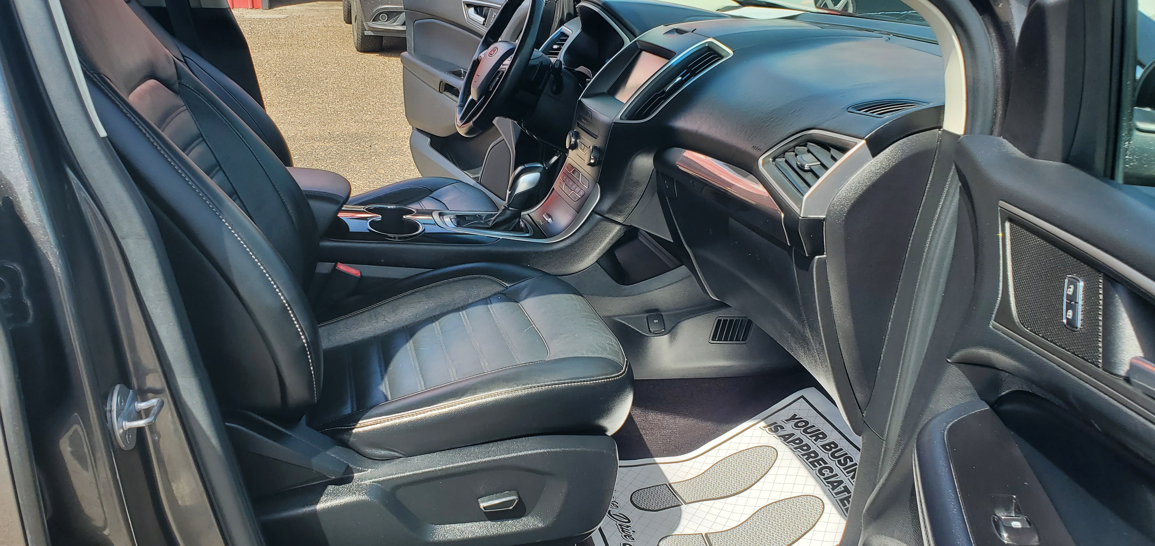 Vehicle photo 14