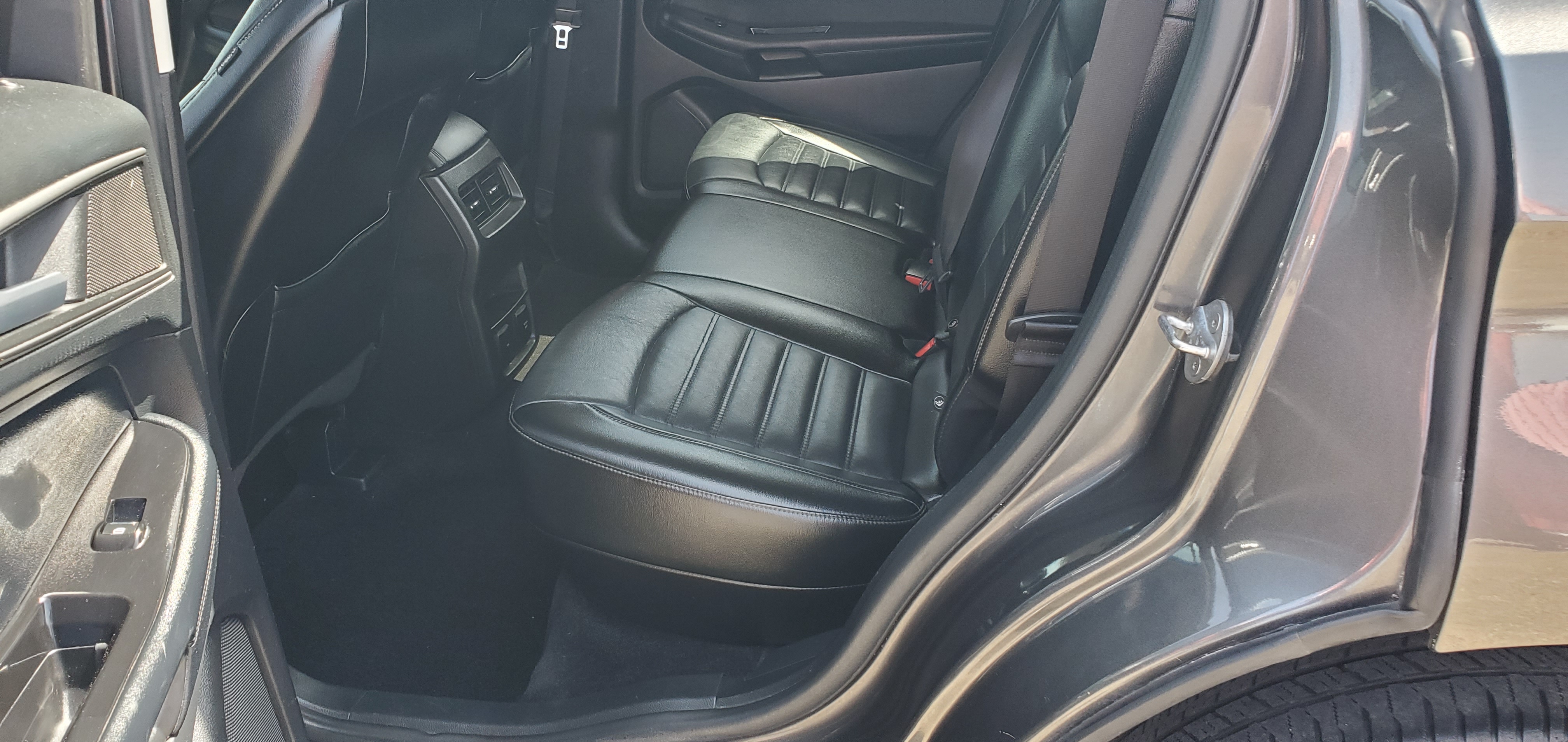 Vehicle photo 17