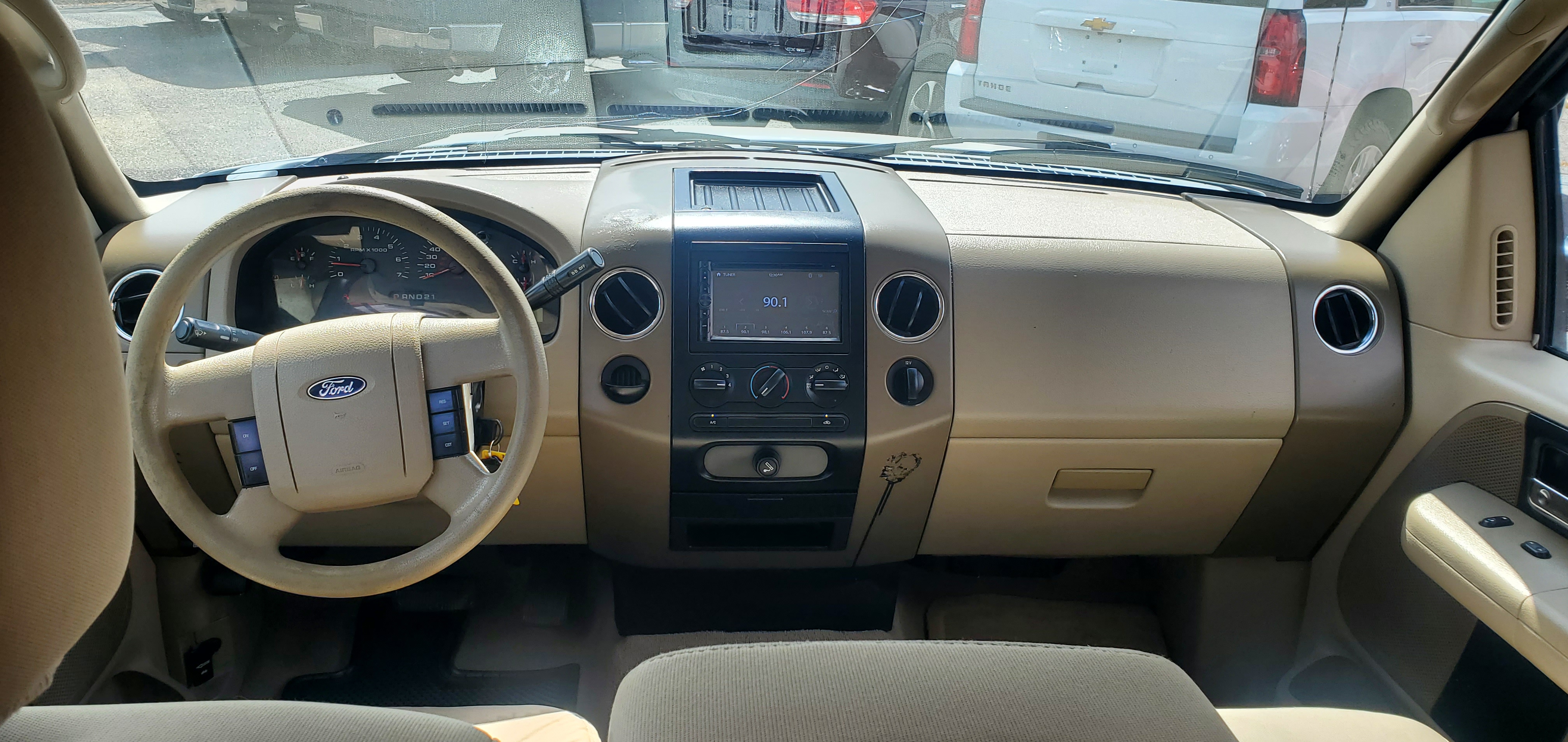 Vehicle photo 8