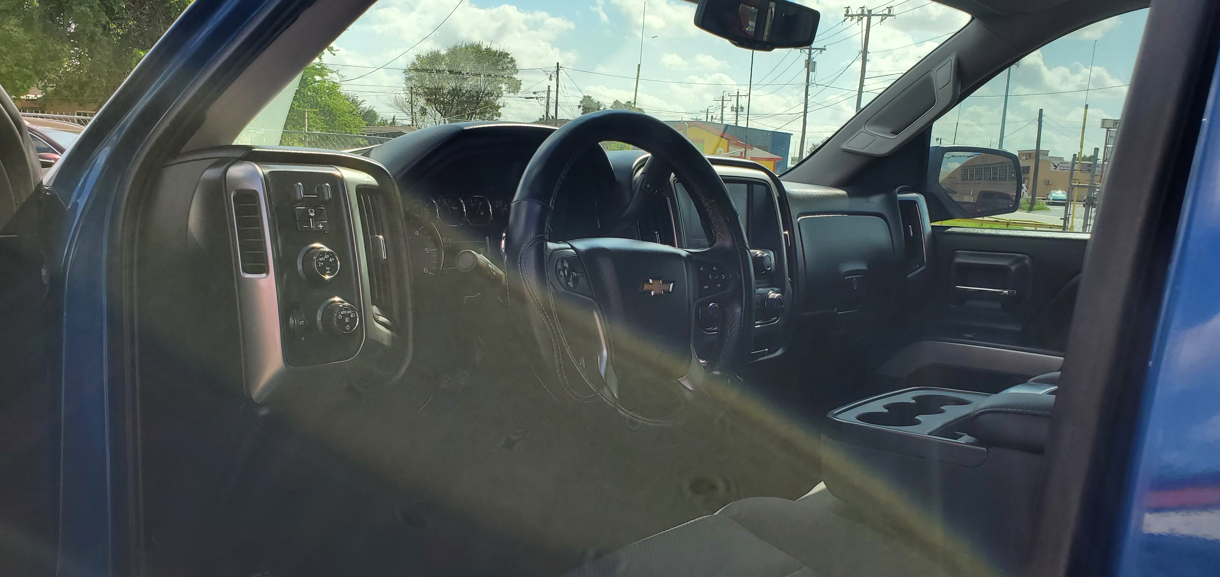 Vehicle photo 10