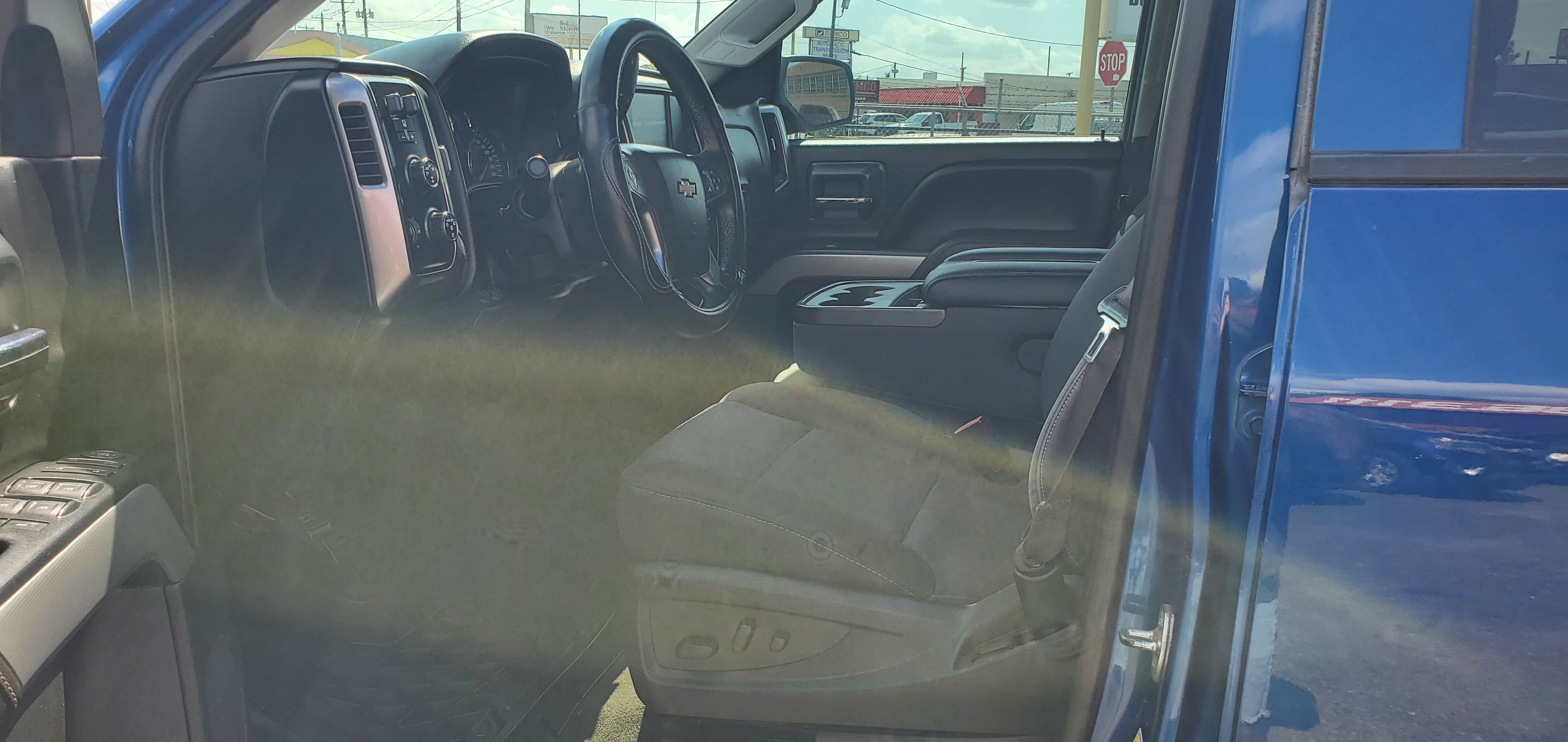 Vehicle photo 11