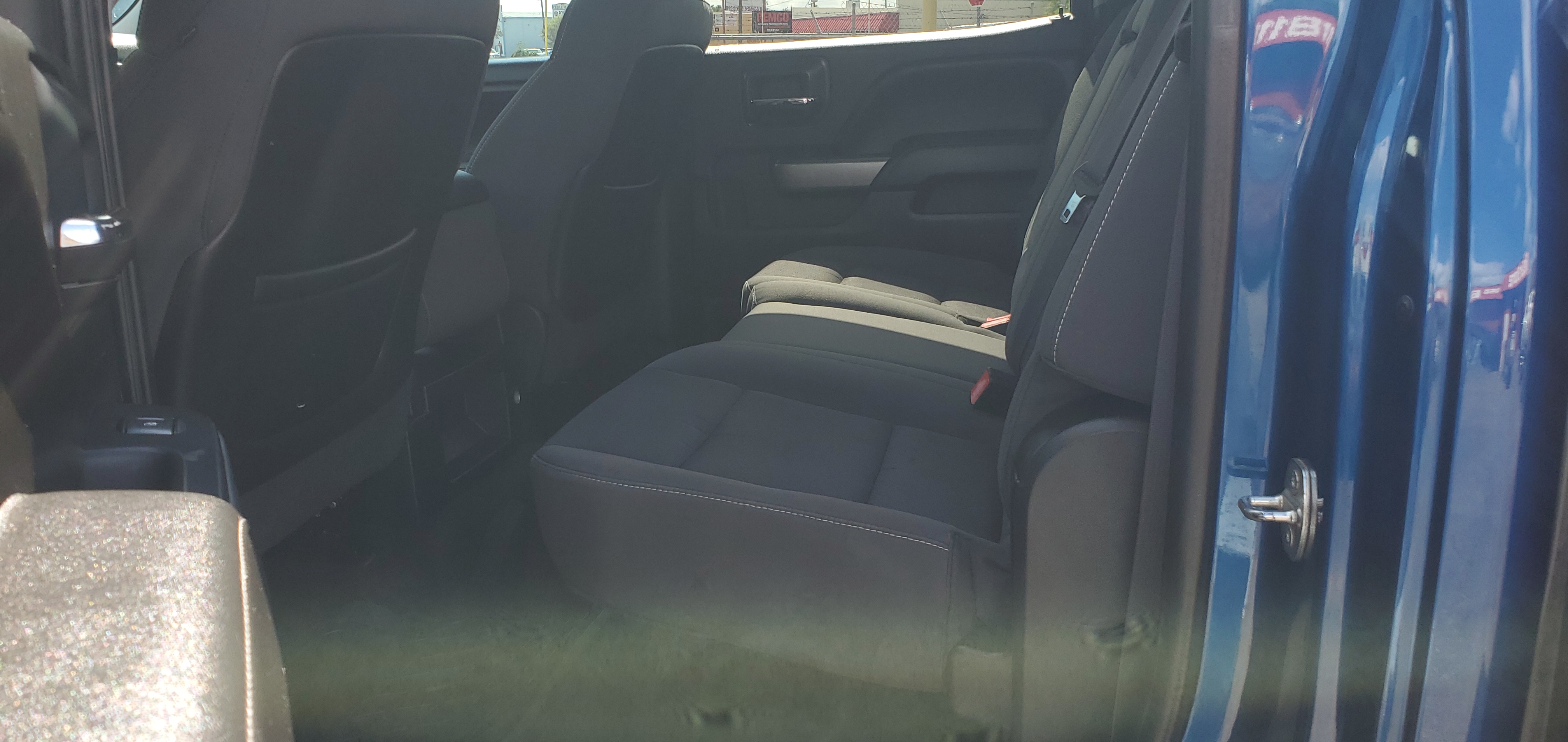 Vehicle photo 12