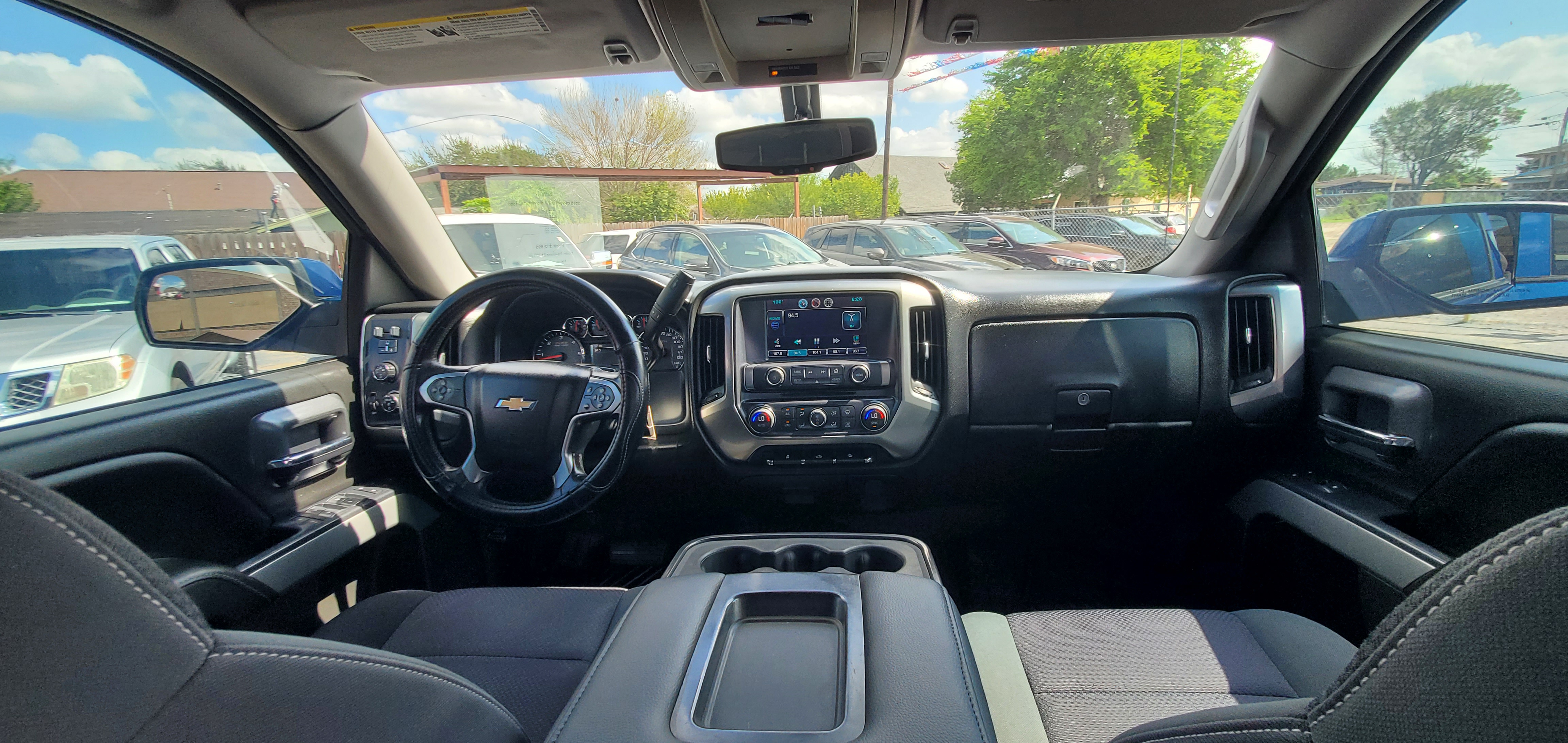 Vehicle photo 13