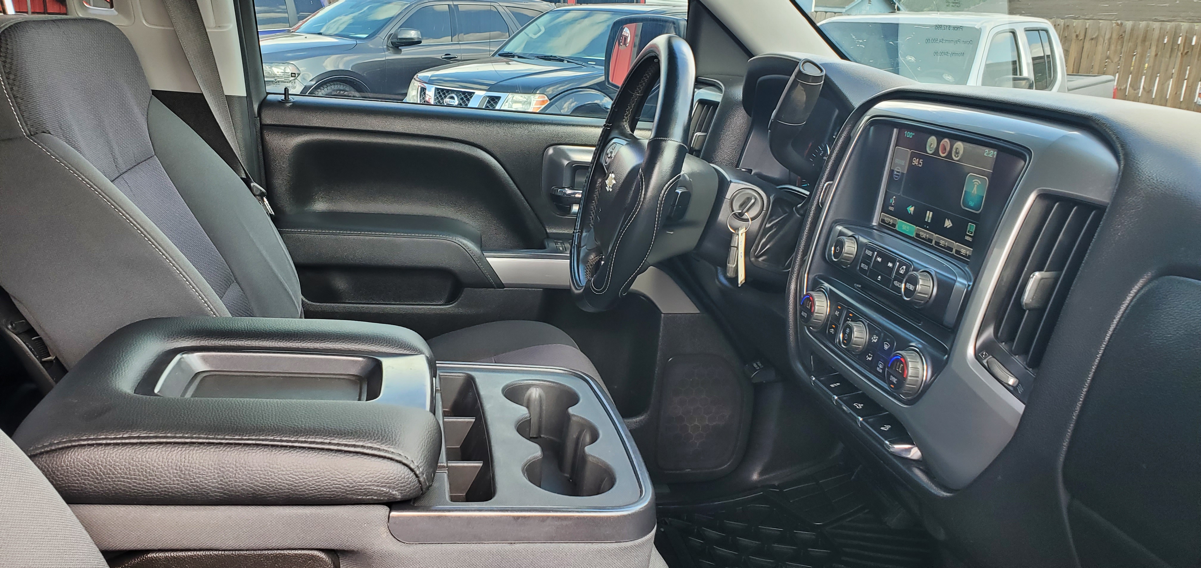 Vehicle photo 15