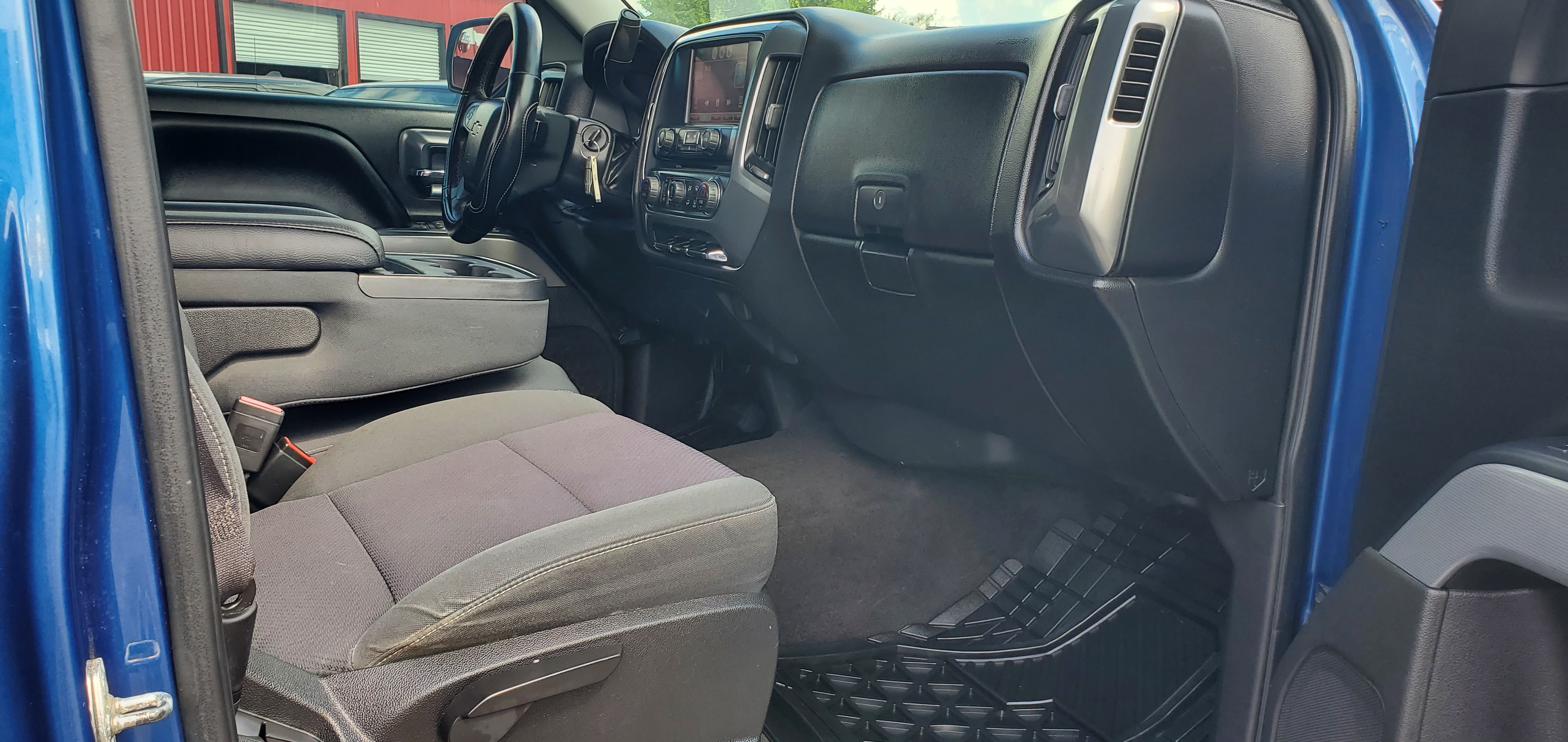 Vehicle photo 16