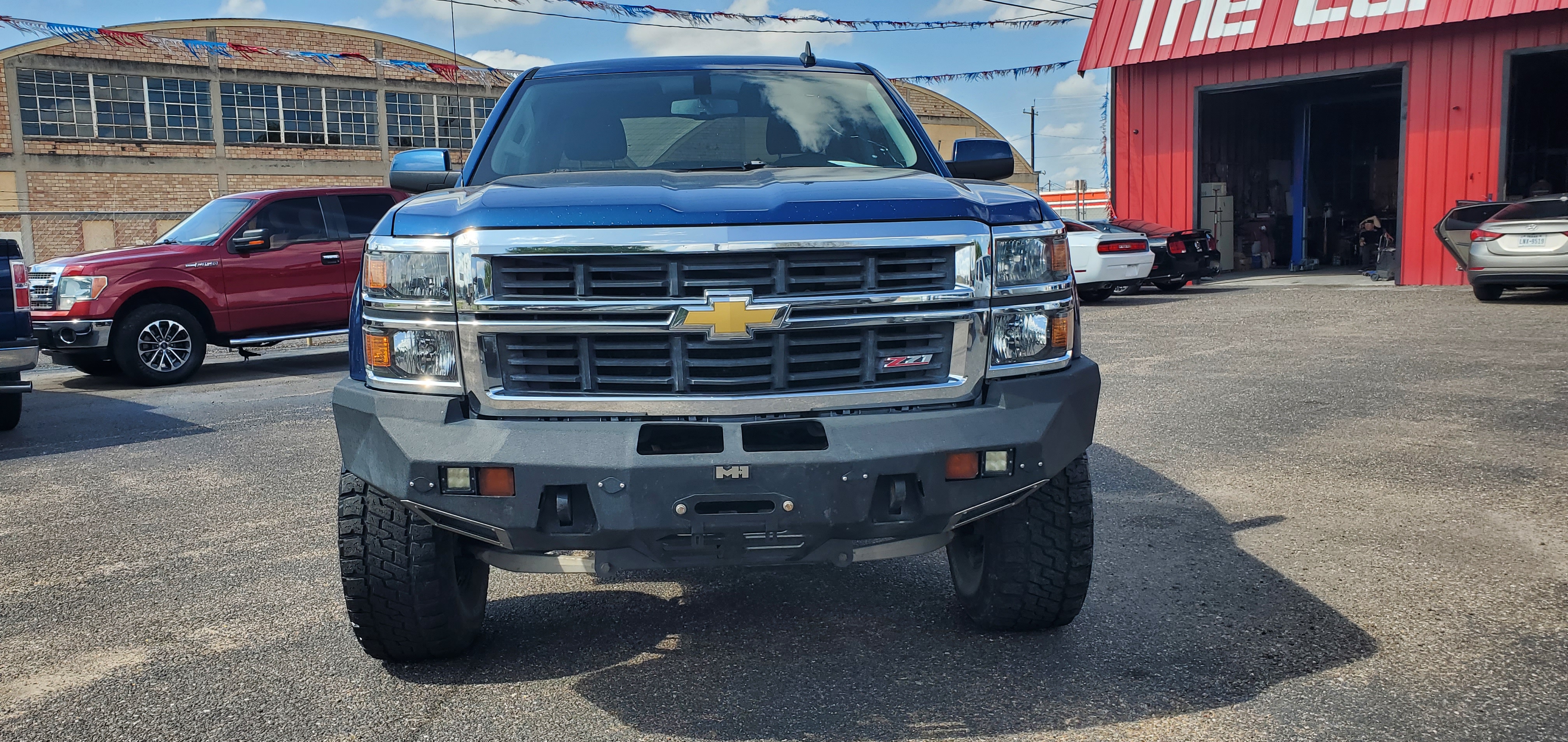 Vehicle photo 7