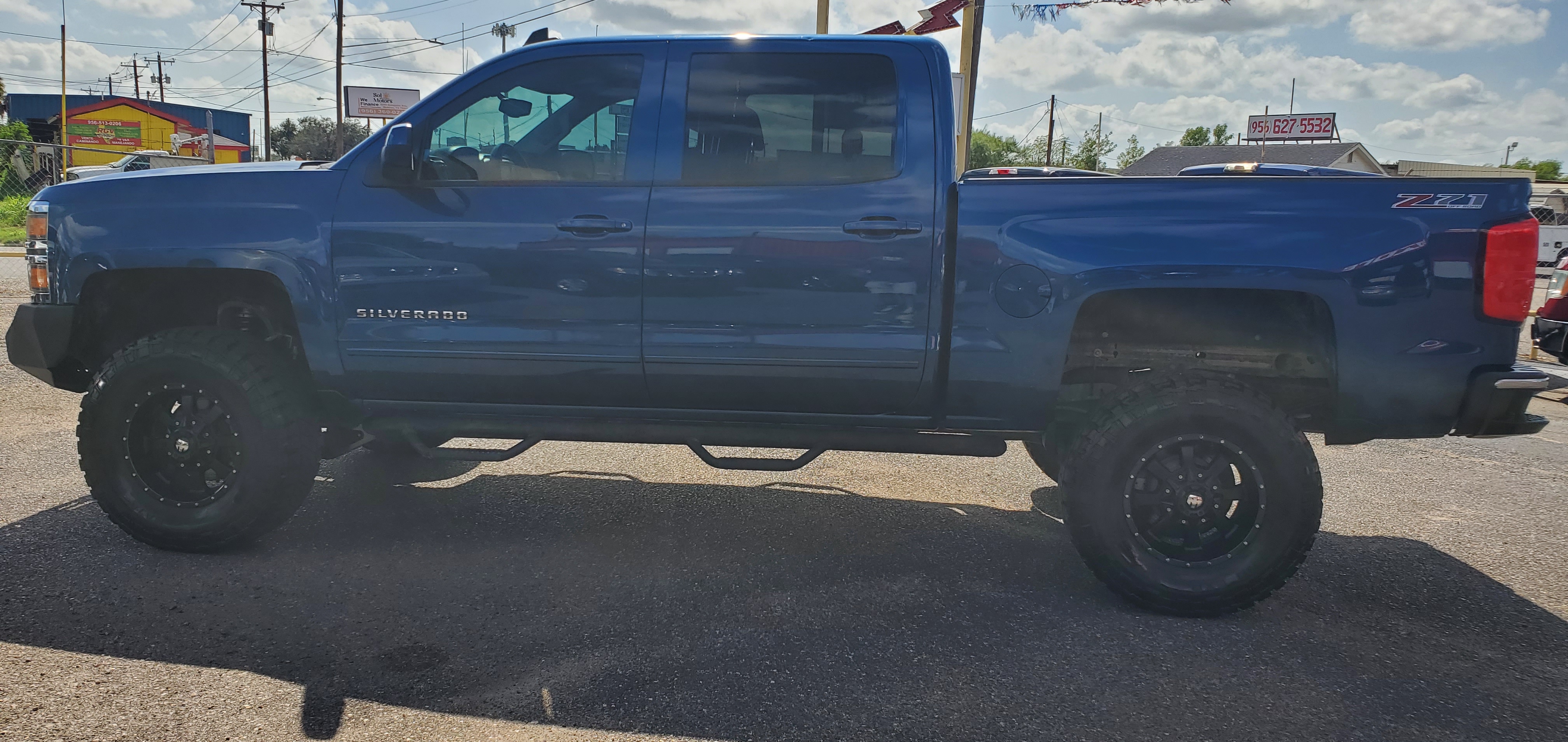 Vehicle photo 9