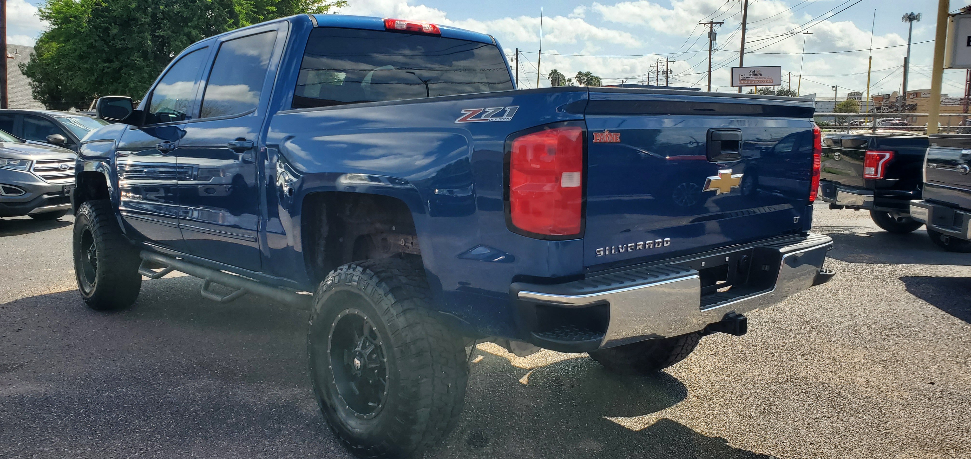 Vehicle photo 3