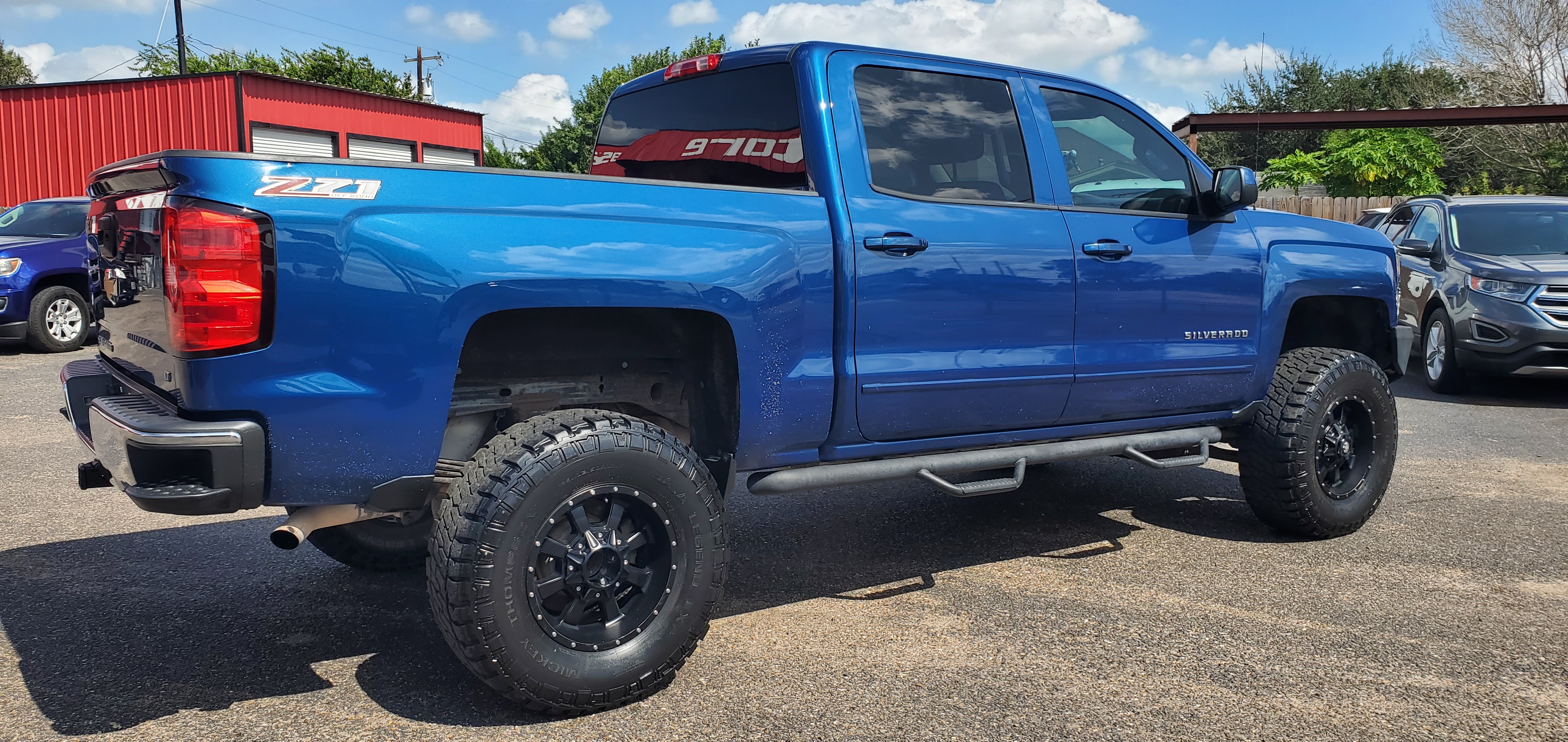 Vehicle photo 4